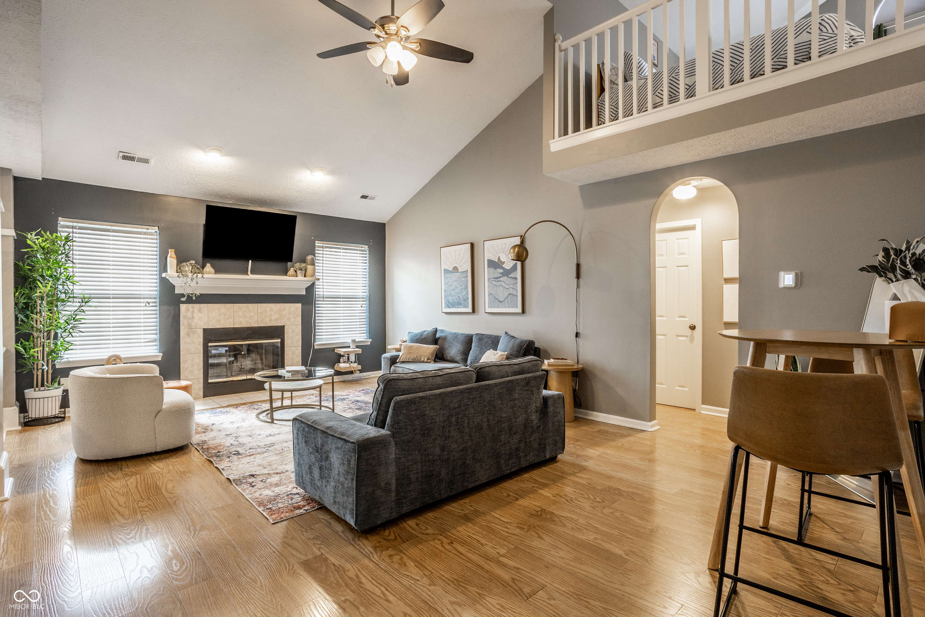13817 Wabash Drive, Fishers, IN, 46038 photo 4 of 36