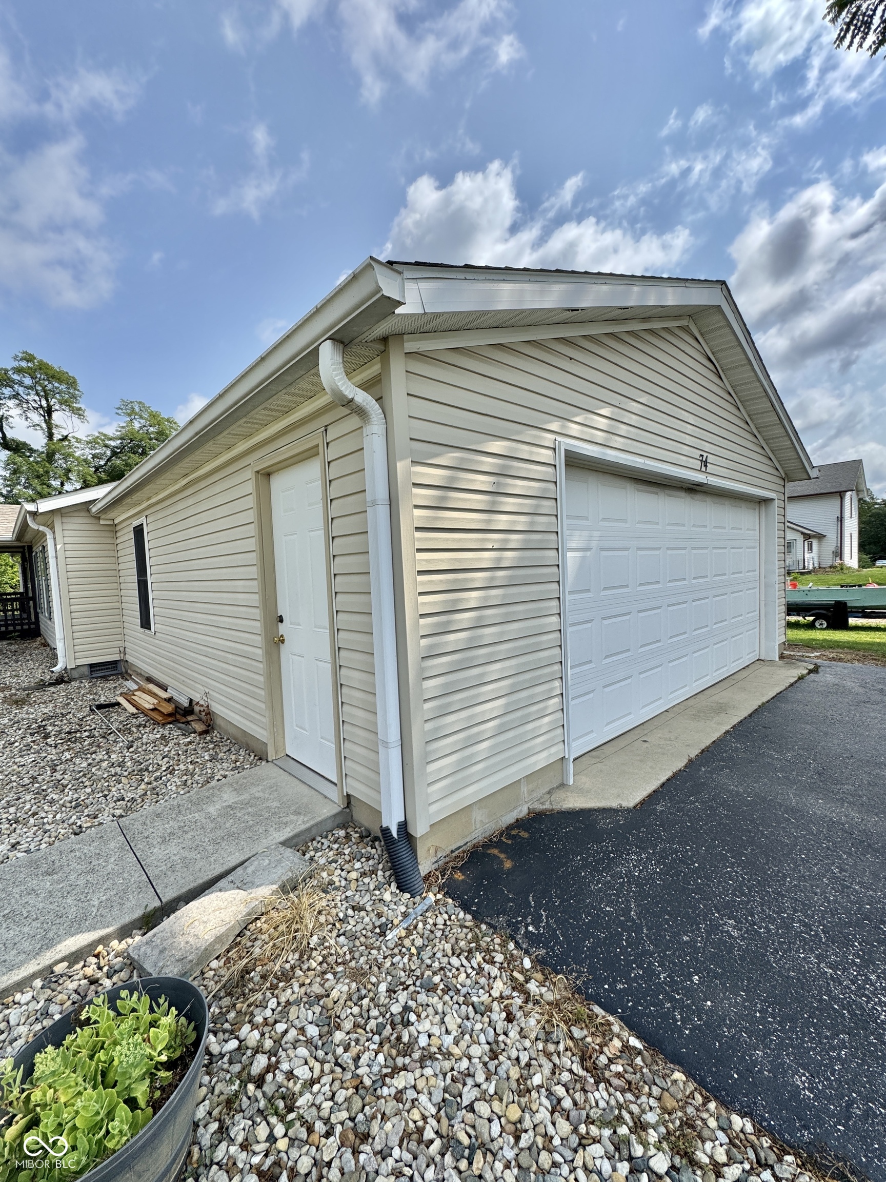 74 Tennessee, Clayton, IN, 46118 photo 4 of 19