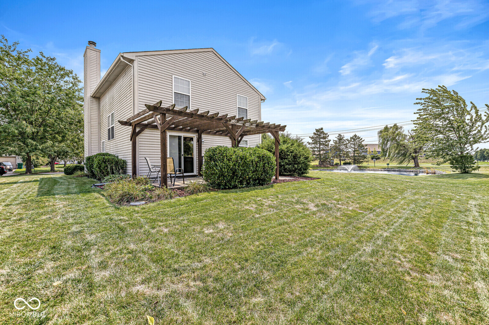 964 Millbrook Drive, Avon, IN, 46123 photo 4 of 35