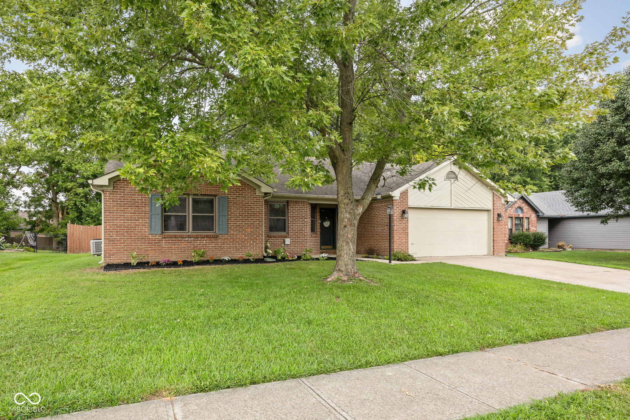 854 Ellington Circle, Greenwood, IN, 46143 photo 4 of 56