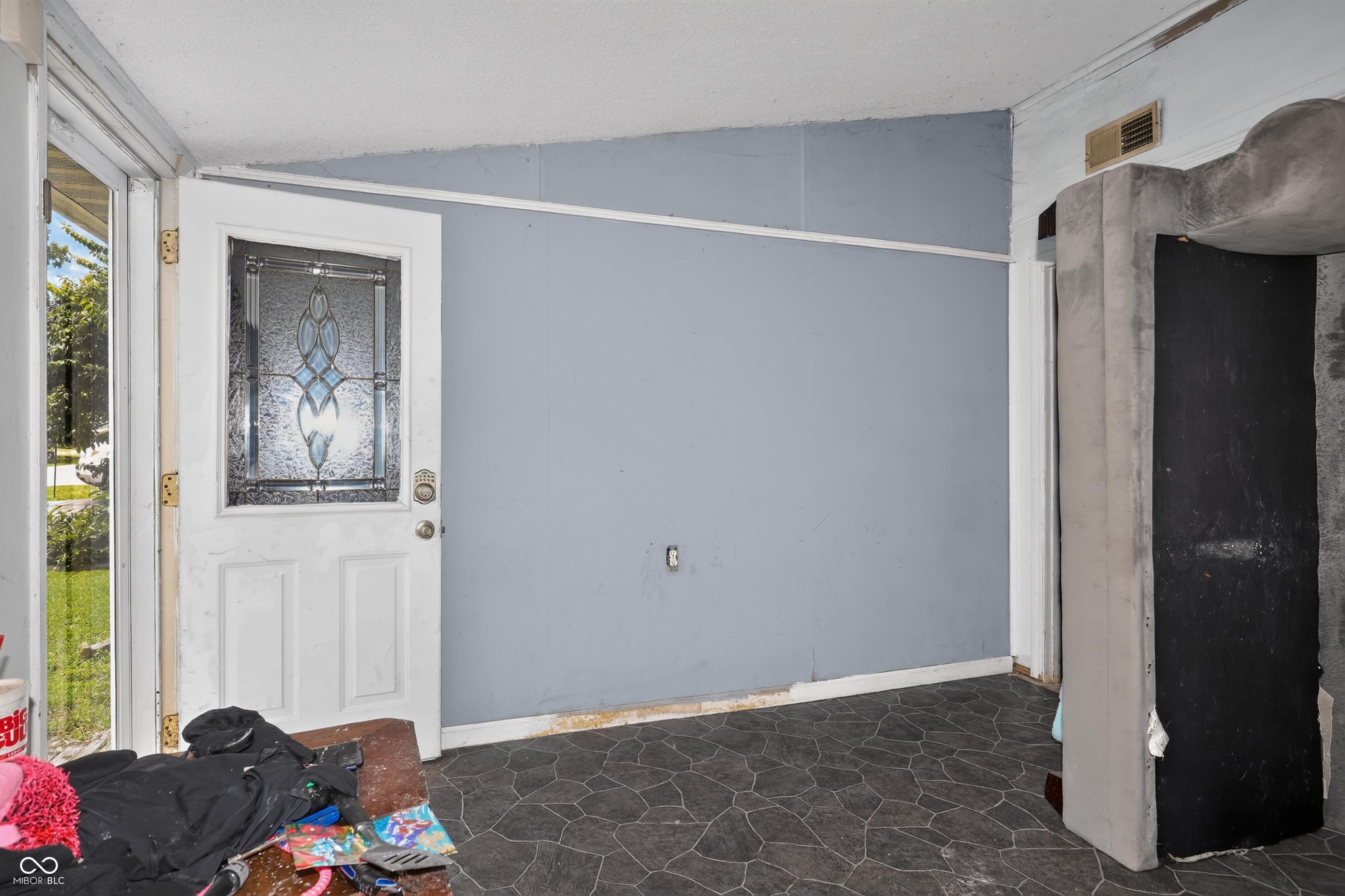 2808 N Westwood Road, Muncie, IN, 47303 photo 4 of 28
