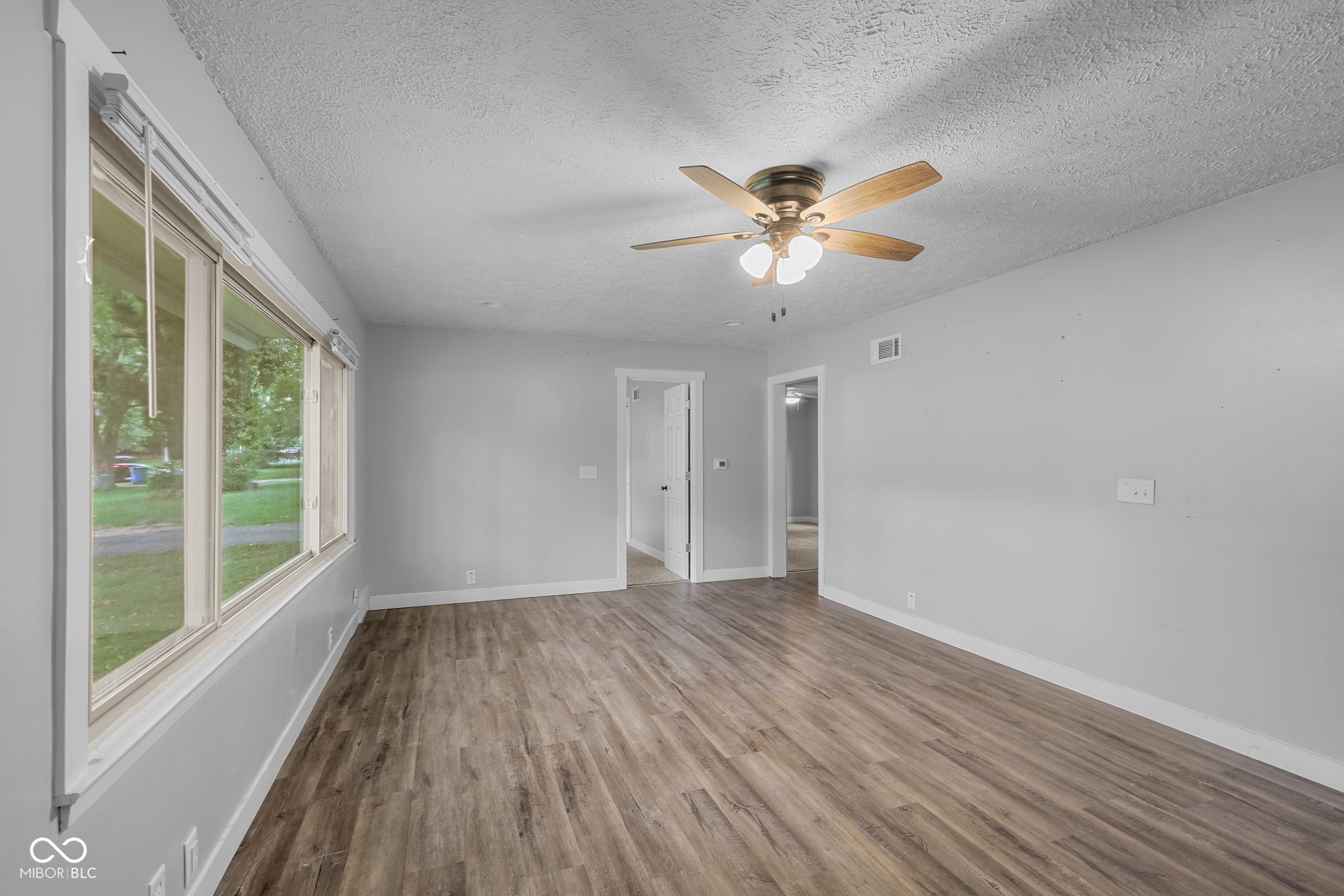 1075 S Morgantown Road, Greenwood, IN, 46143 photo 4 of 27