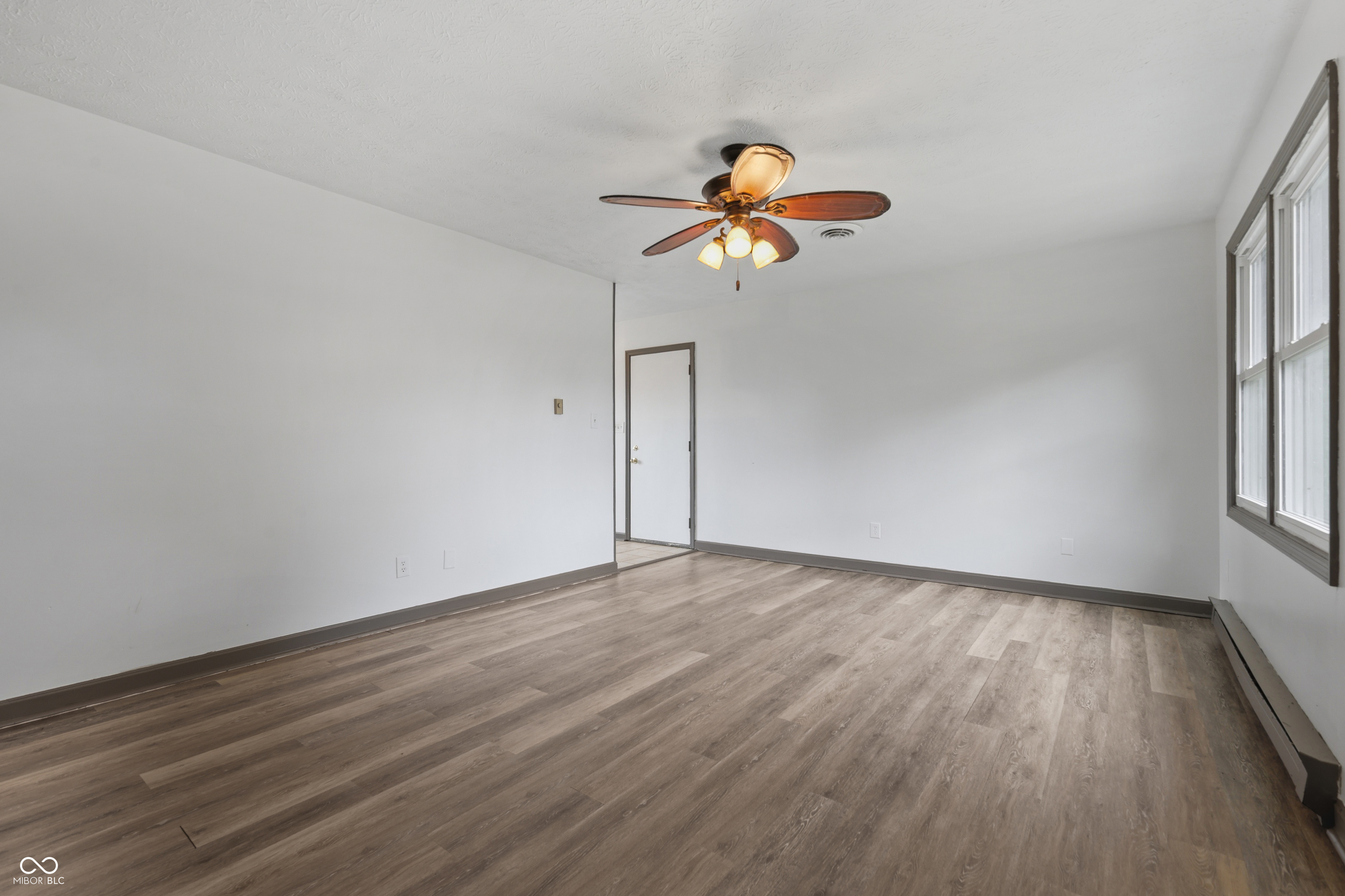 8824 N Miami Ridge Road N, Columbus, IN, 47201 photo 4 of 8