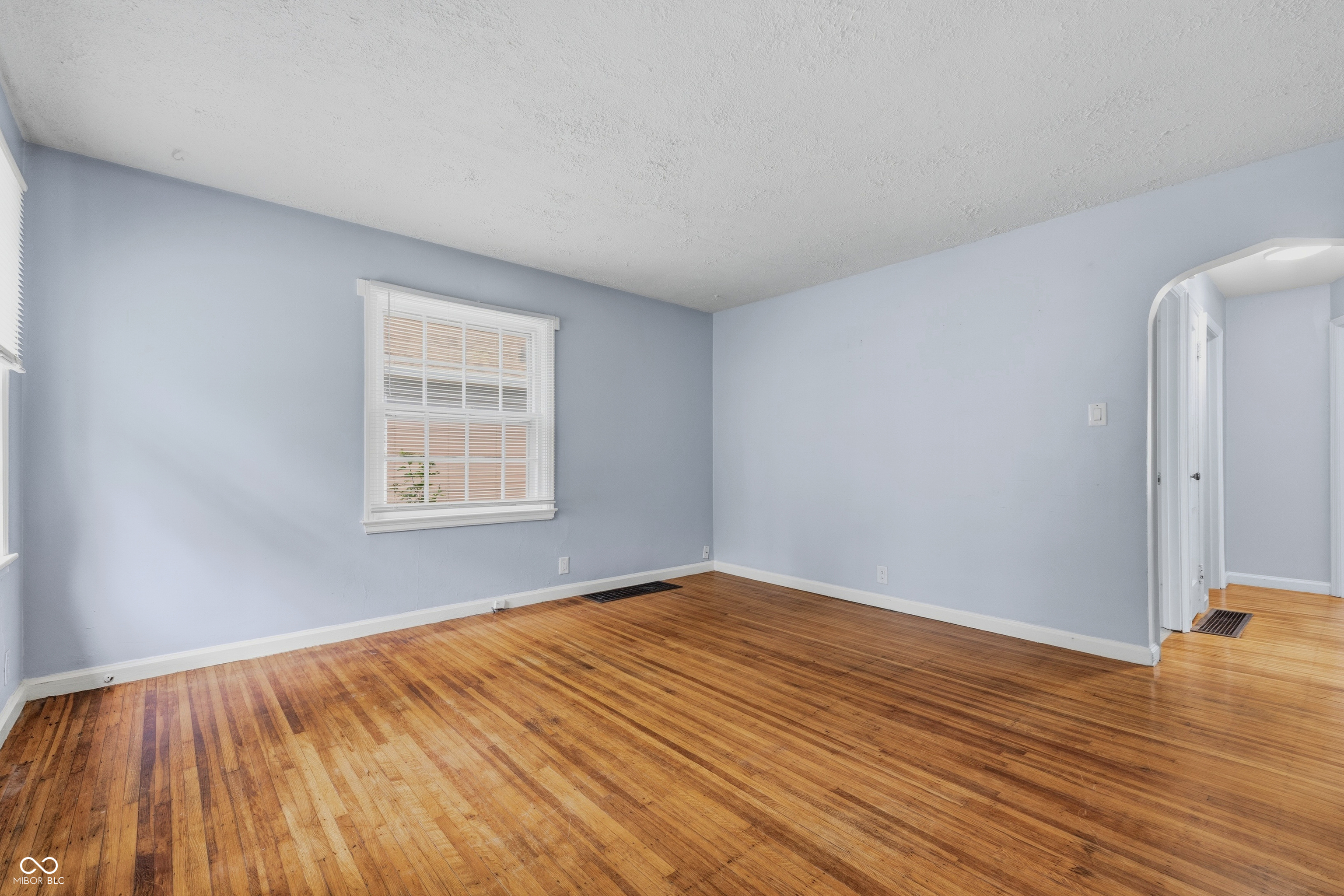 4919 Indianola Avenue, Indianapolis, IN, 46205 photo 4 of 32