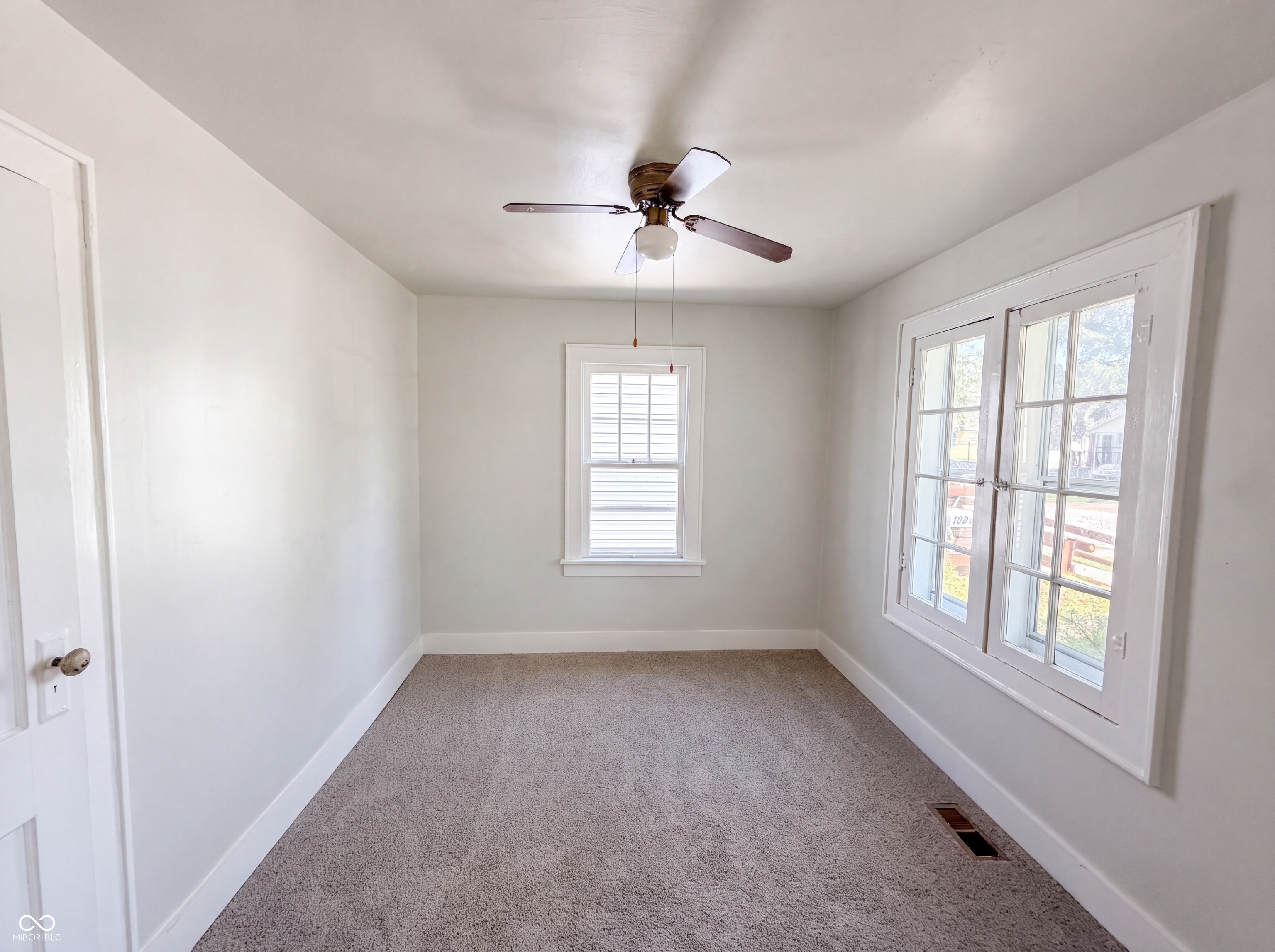130 S 10th Avenue, Beech Grove, IN, 46107 photo 4 of 17