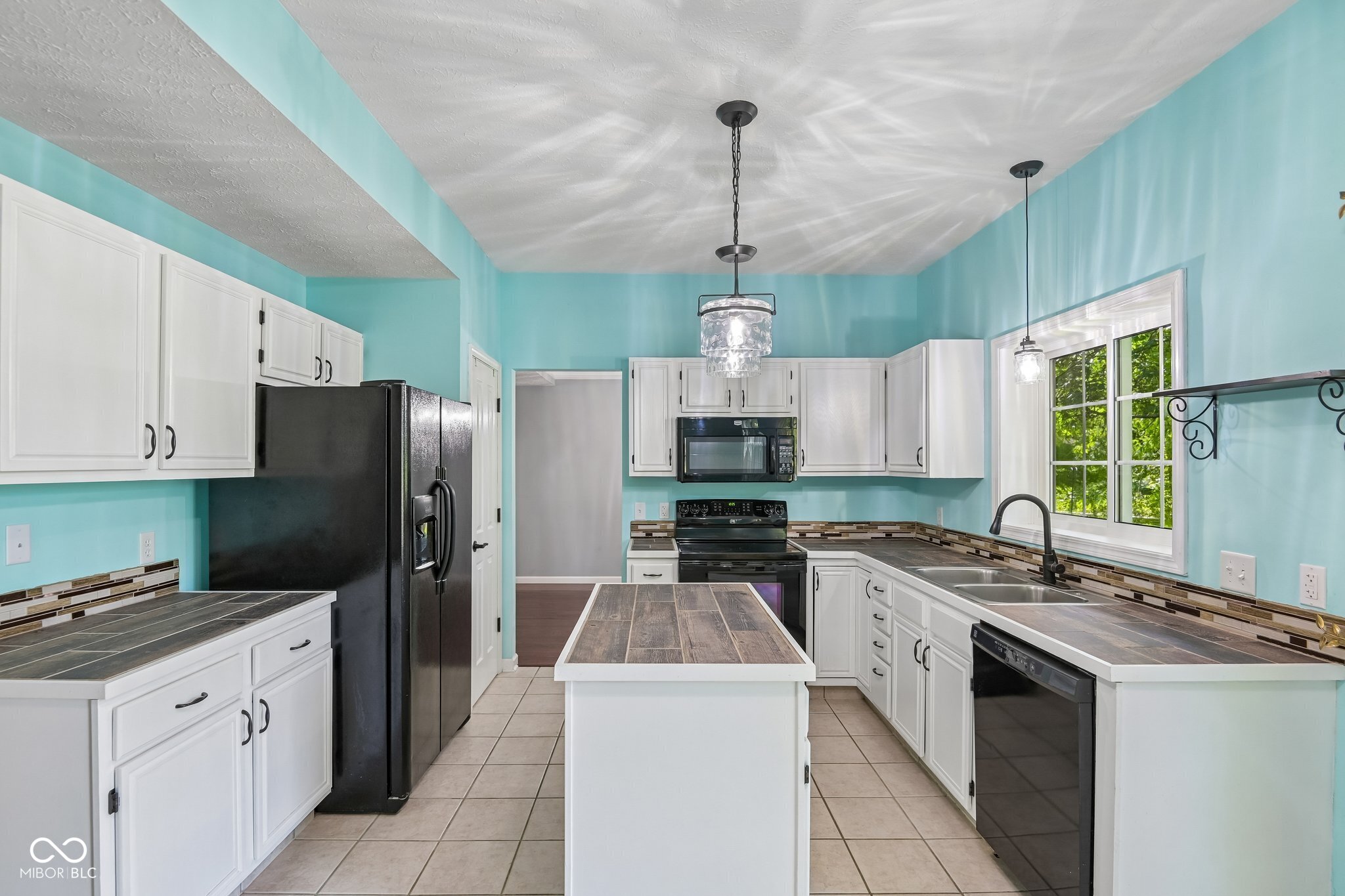 8535 McNutt Circle, Indianapolis, IN, 46256 photo 4 of 39