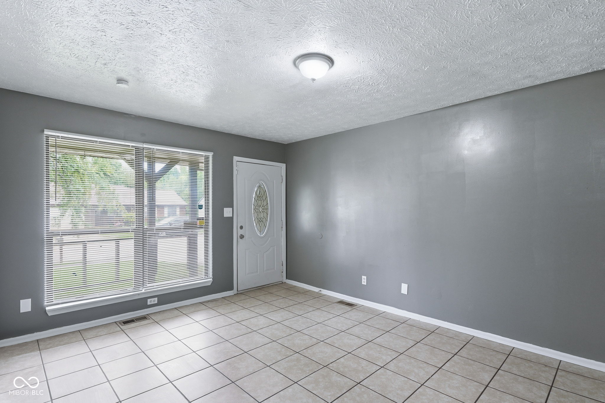 3242 Pawnee Drive, Indianapolis, IN, 46235 photo 4 of 27
