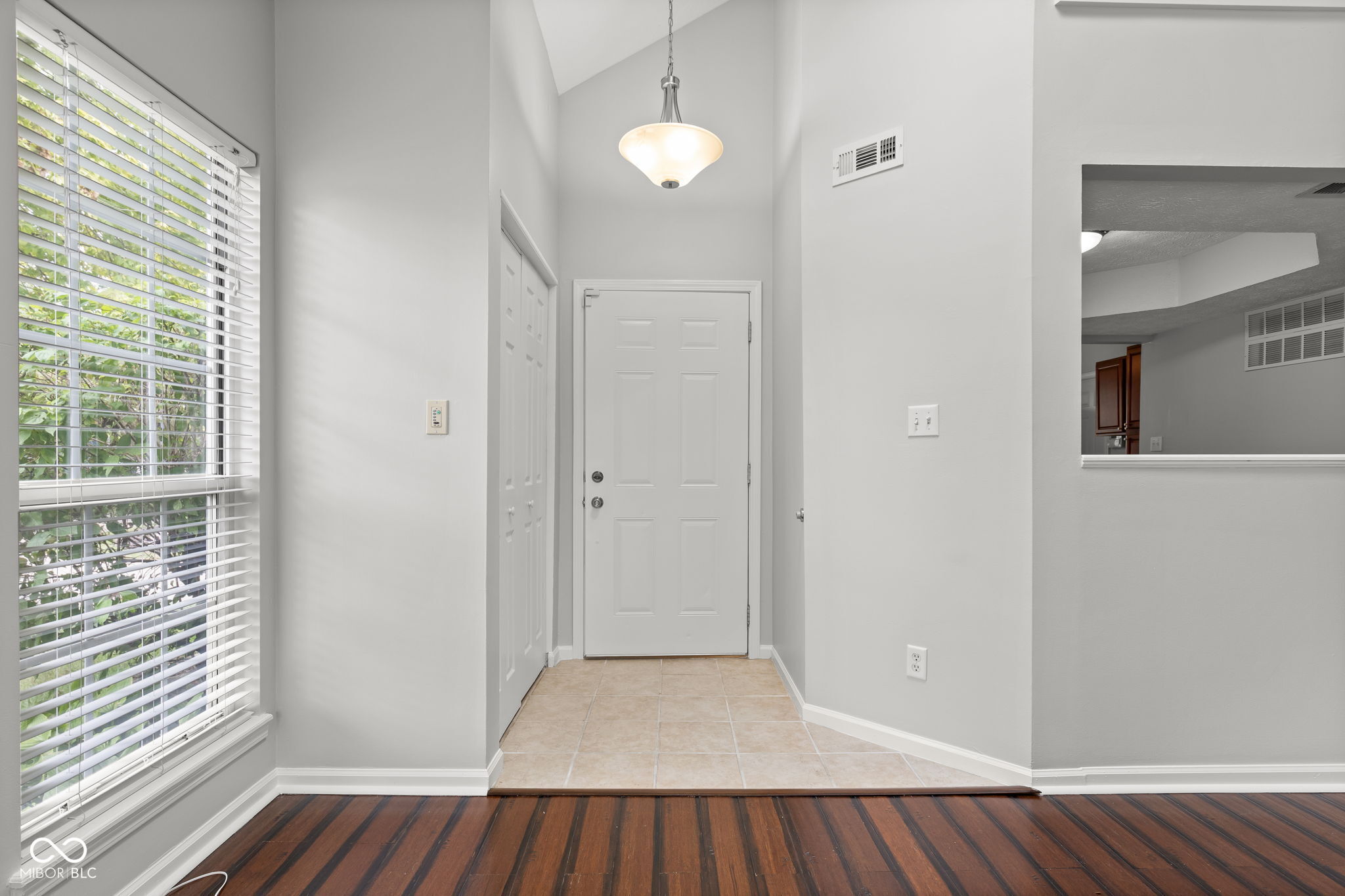 6407 Bayside South Drive, Indianapolis, IN, 46250 photo 4 of 37