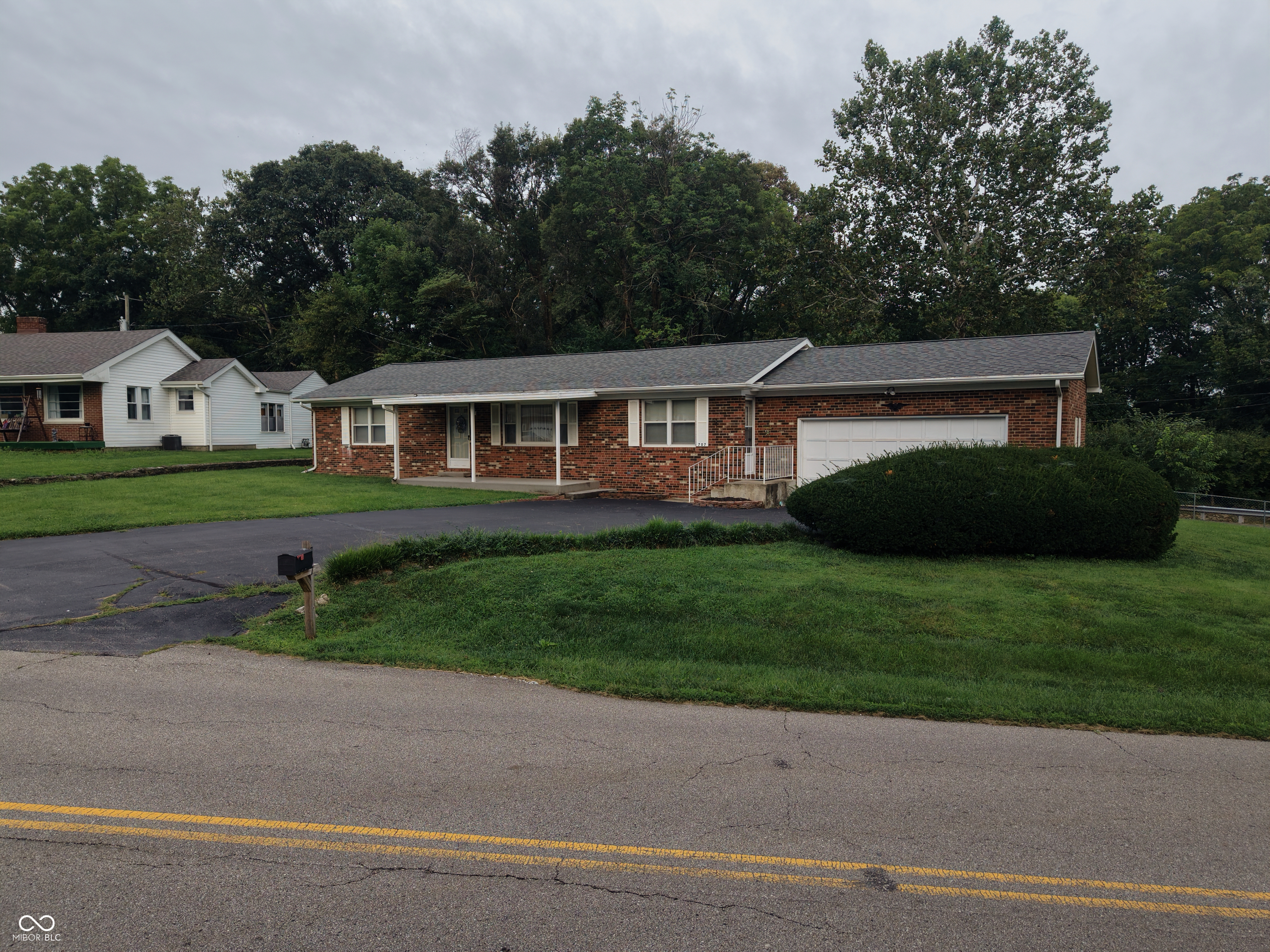 707 N Davidson Street, Greensburg, IN, 47240 photo 4 of 35
