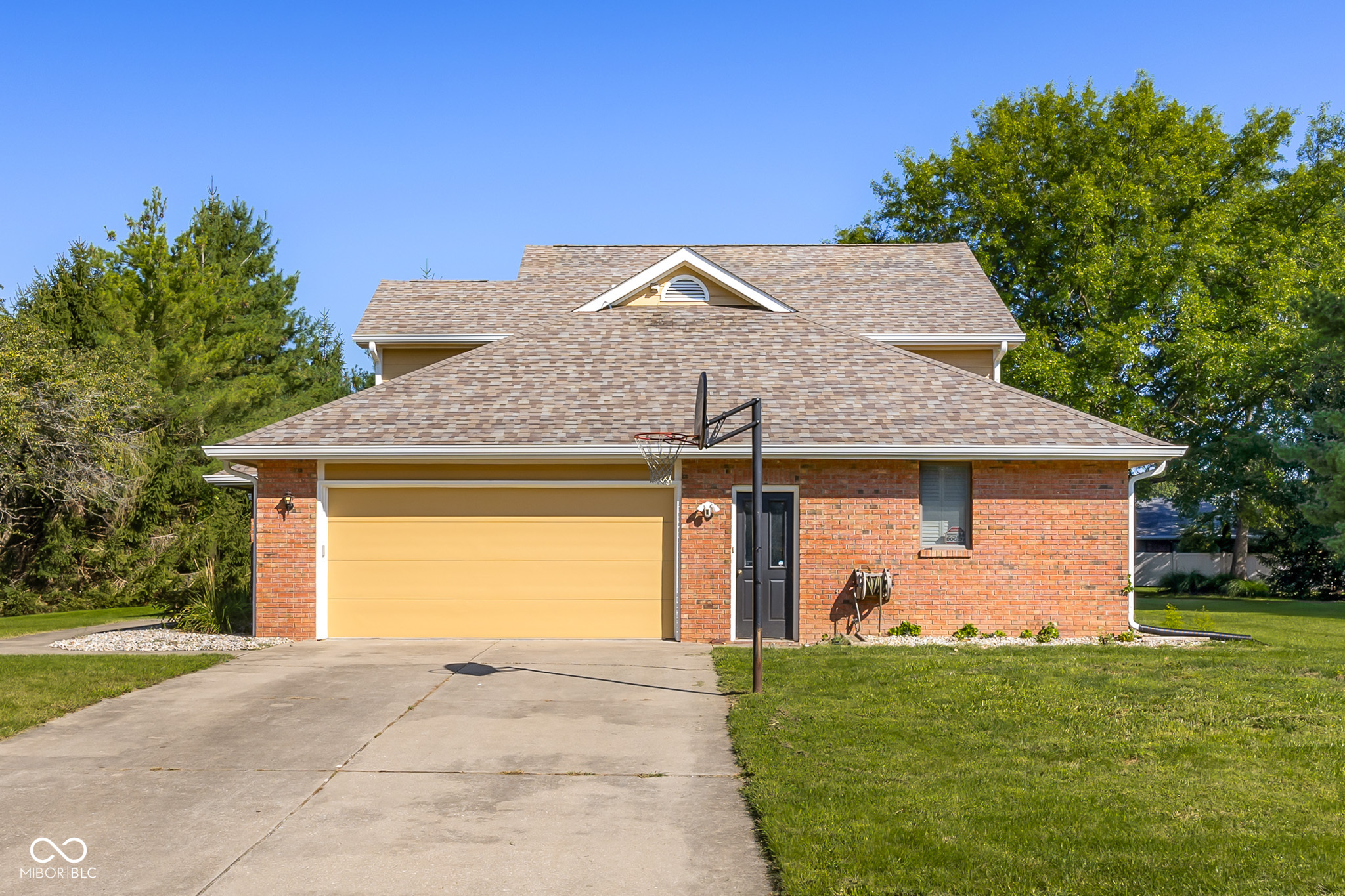 1001 Butternut Drive, Columbus, IN, 47201 photo 4 of 64