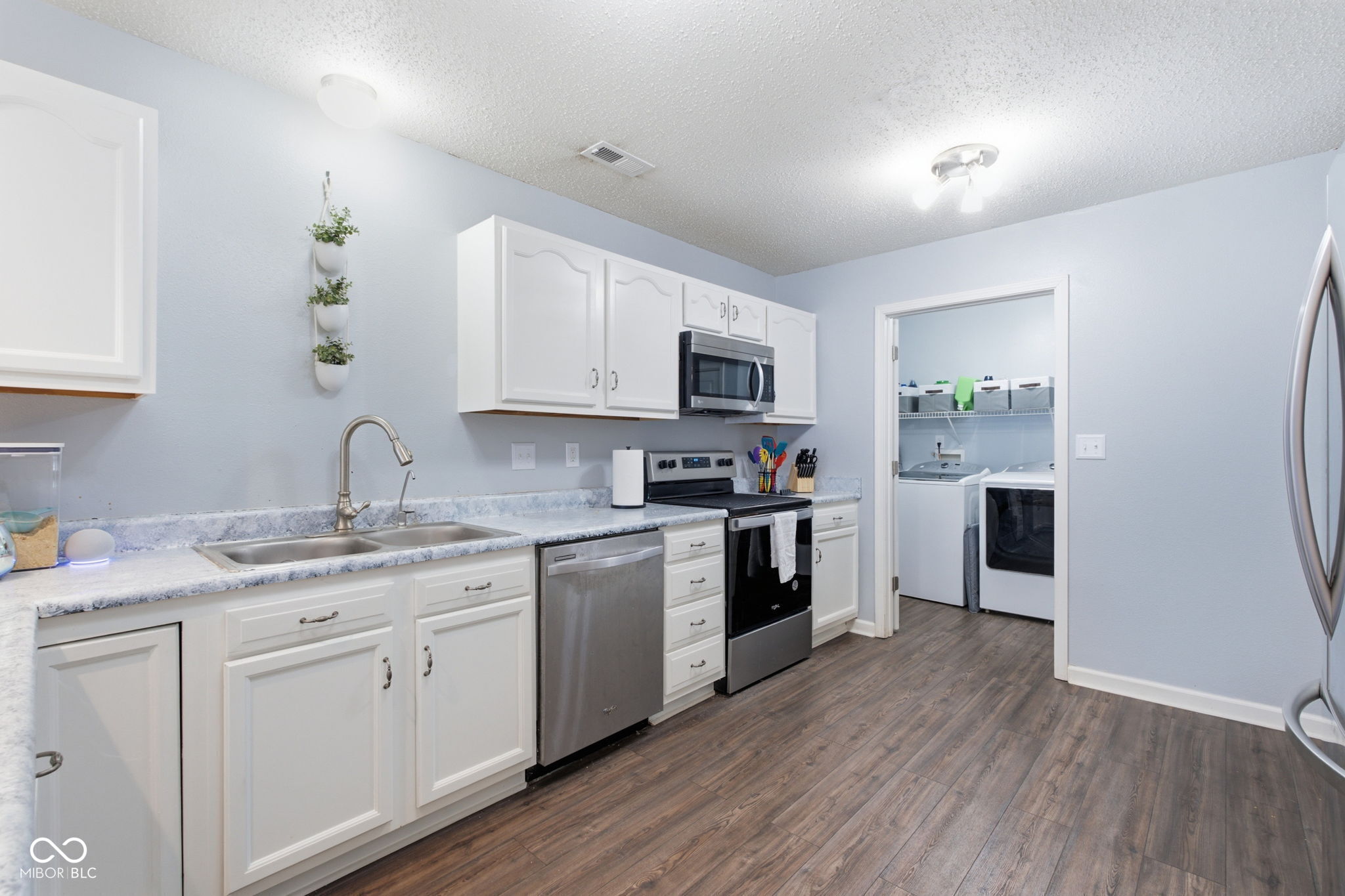 5405 Allero Drive, Indianapolis, IN, 46237 photo 4 of 32