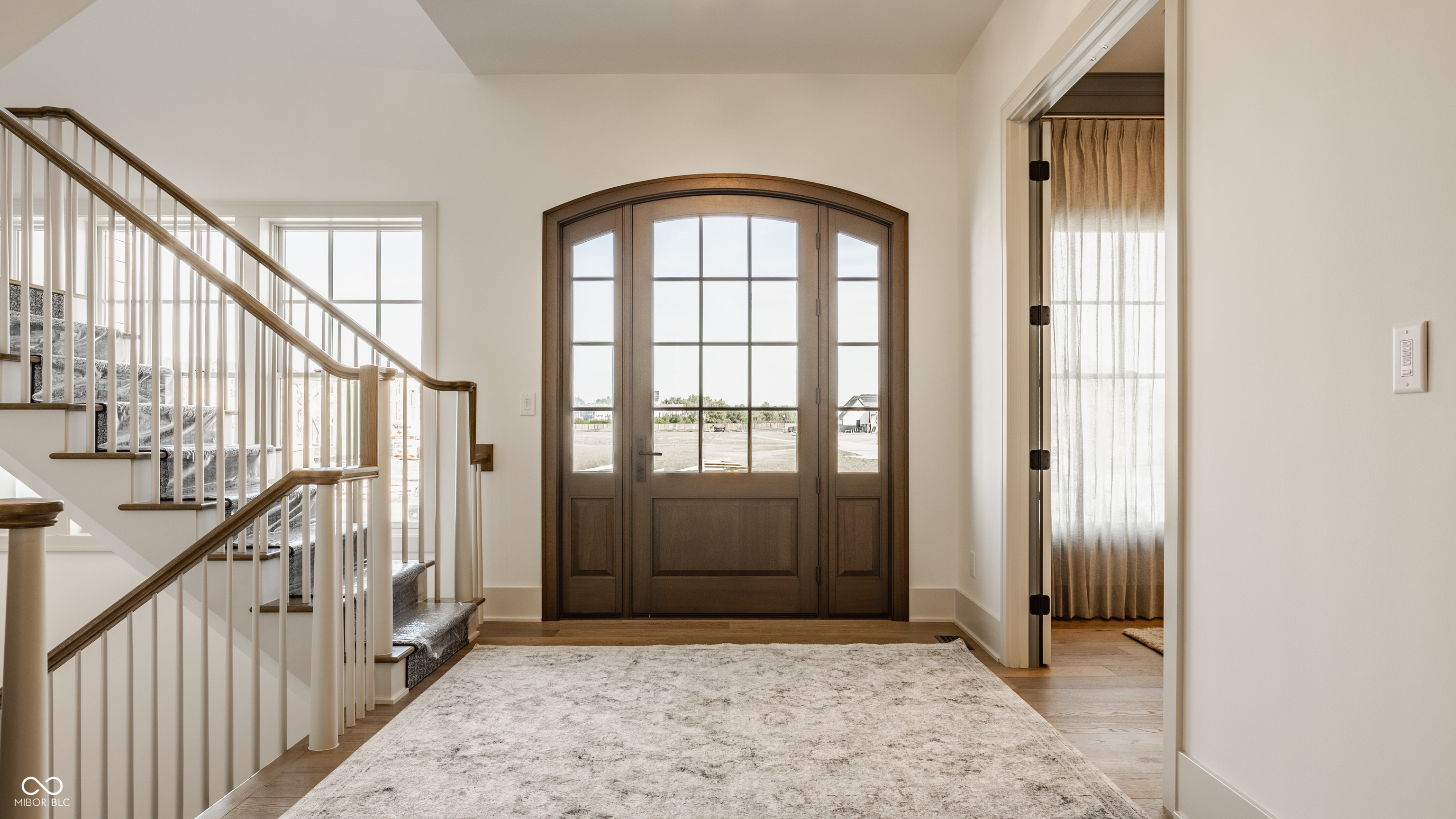 8277 Keeneland Road, Zionsville, IN, 46077 photo 4 of 95