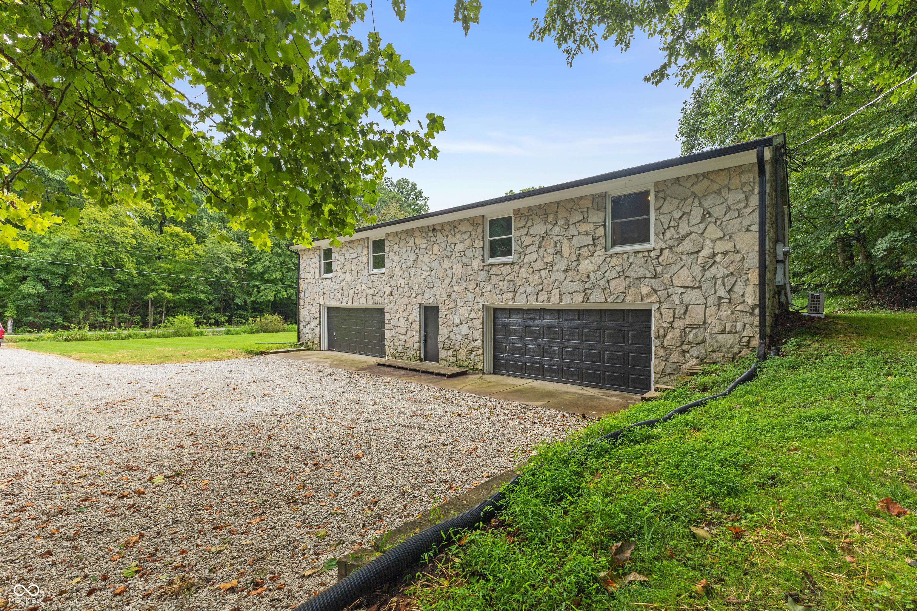 7921 N Fox Hollow Road, Bloomington, IN, 47408 photo 4 of 44