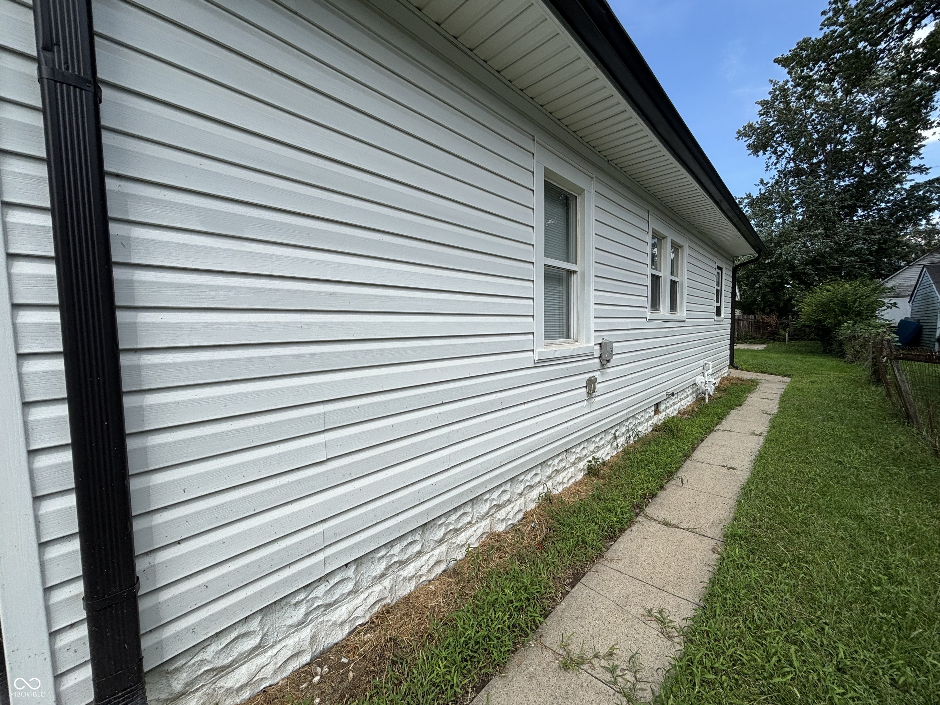 2037 Houston Street, Indianapolis, IN, 46218 photo 4 of 23