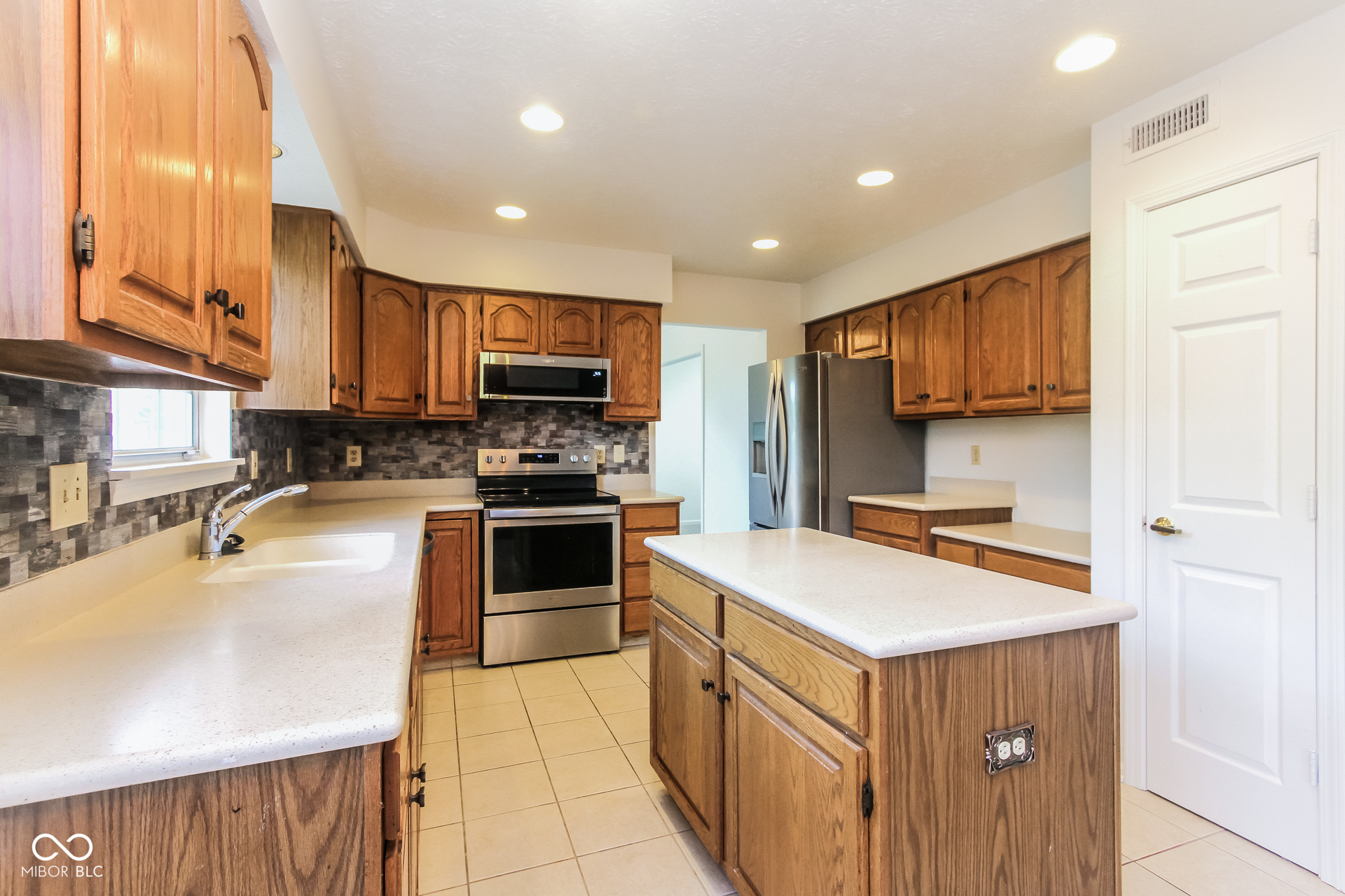 7641 Germander Lane, Indianapolis, IN, 46237 photo 4 of 20