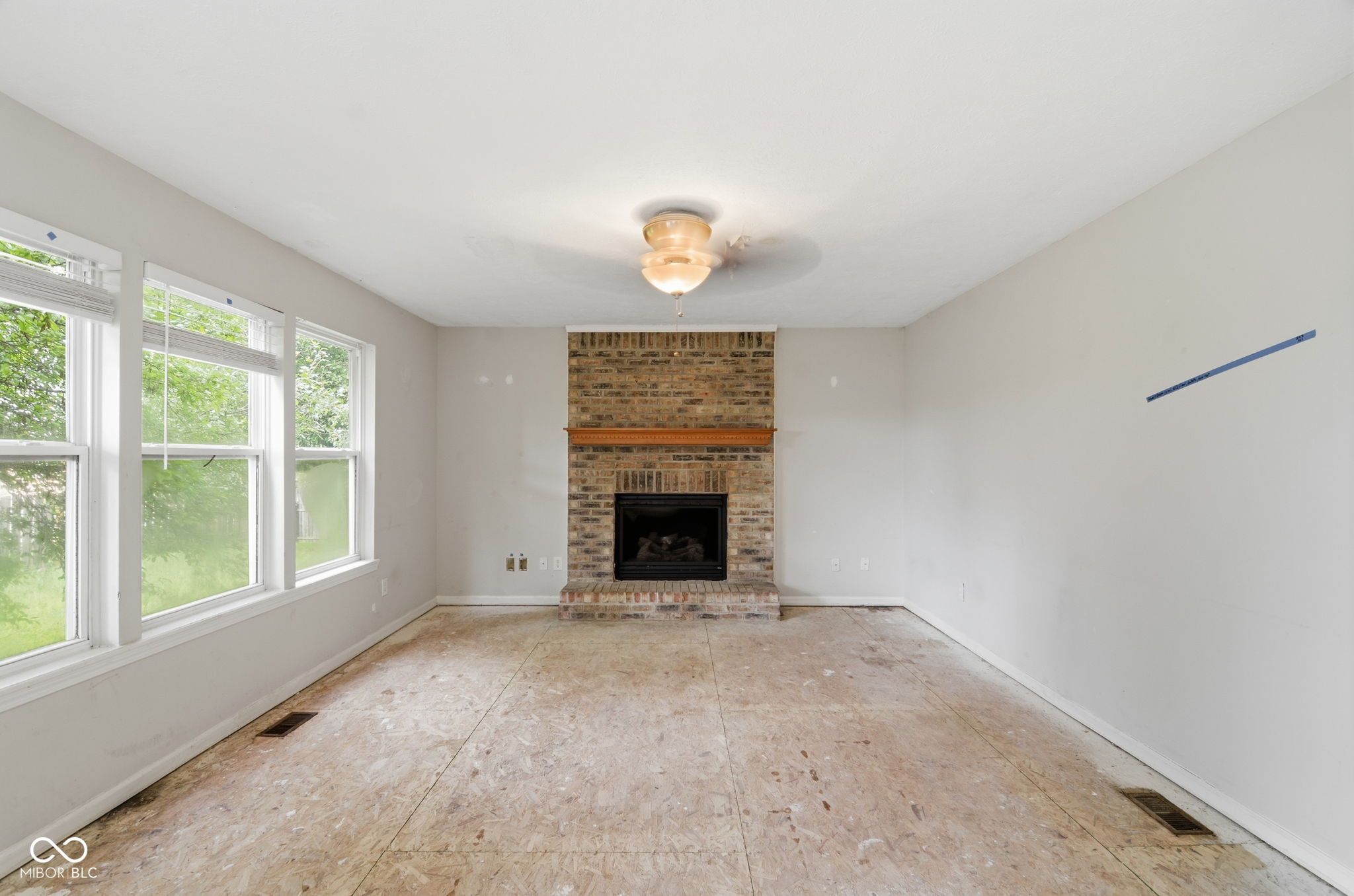 902 Hearthside Court, Brownsburg, IN, 46112 photo 4 of 38