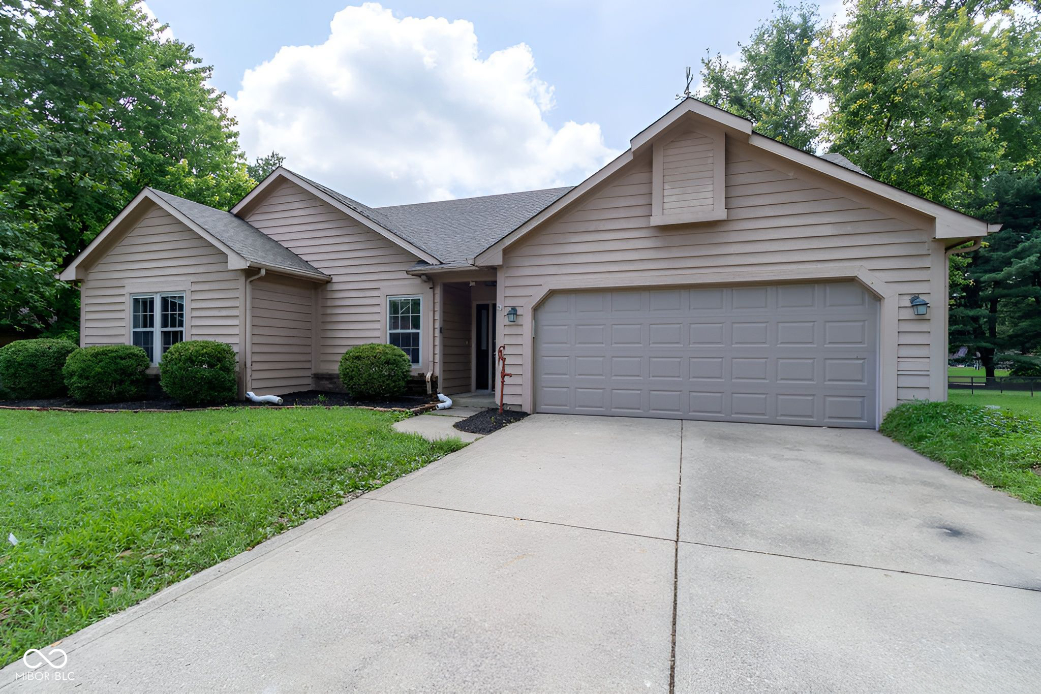 572 San Ricardo Drive, Greenwood, IN, 46142 photo 4 of 27