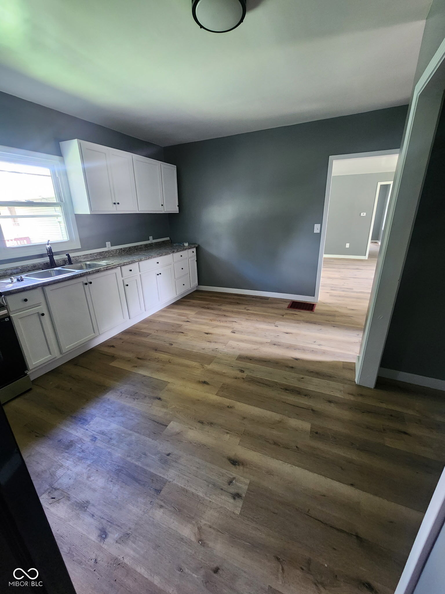 842 S Lynn Street, Seymour, IN, 47274 photo 4 of 12