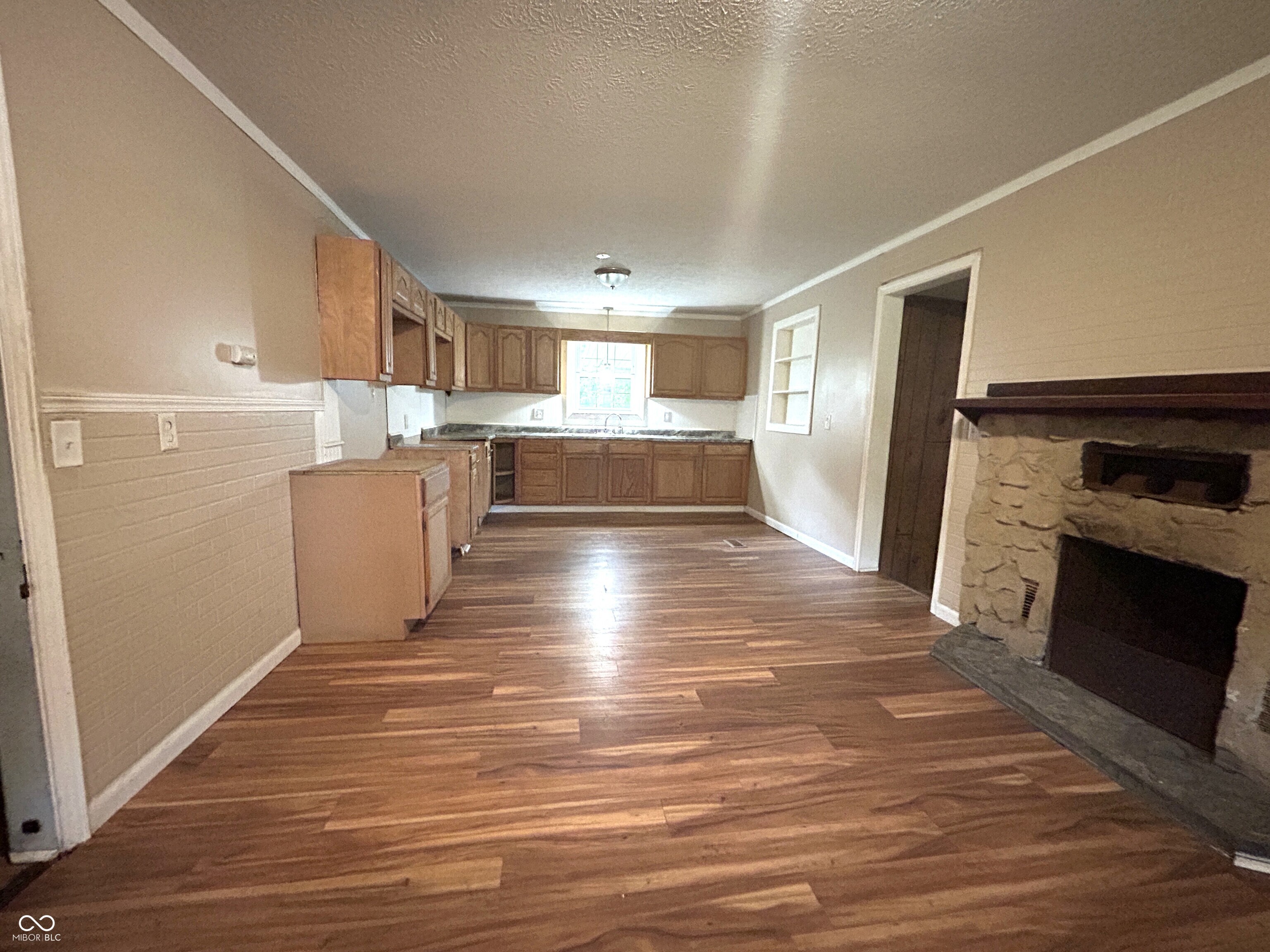 952 E Booe, Austin, IN, 47102 photo 4 of 22