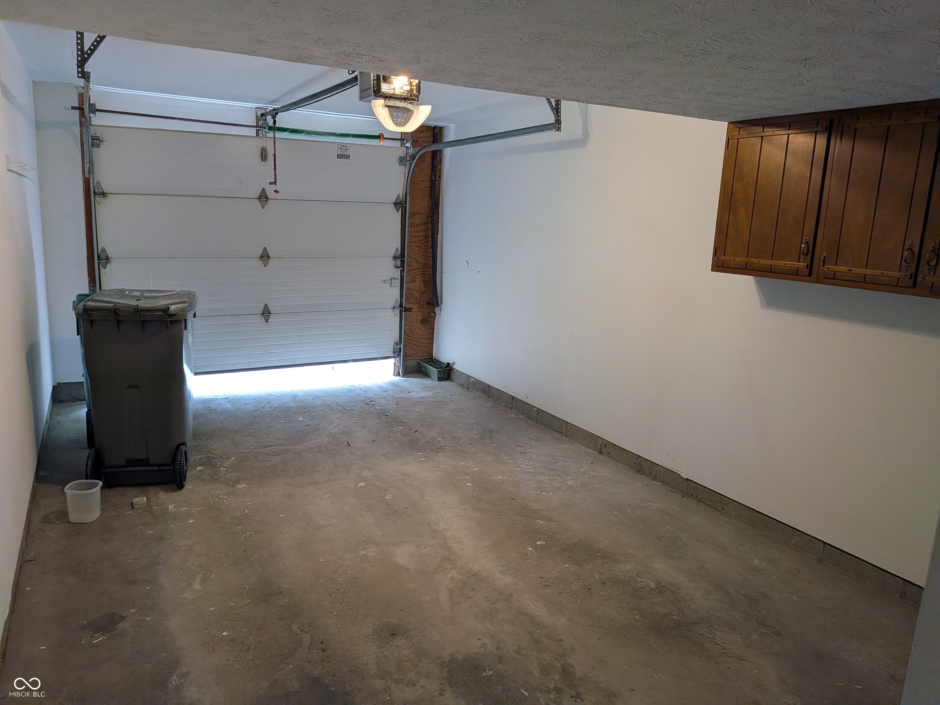 9464 Maple Way, Indianapolis, IN, 46268 photo 4 of 24