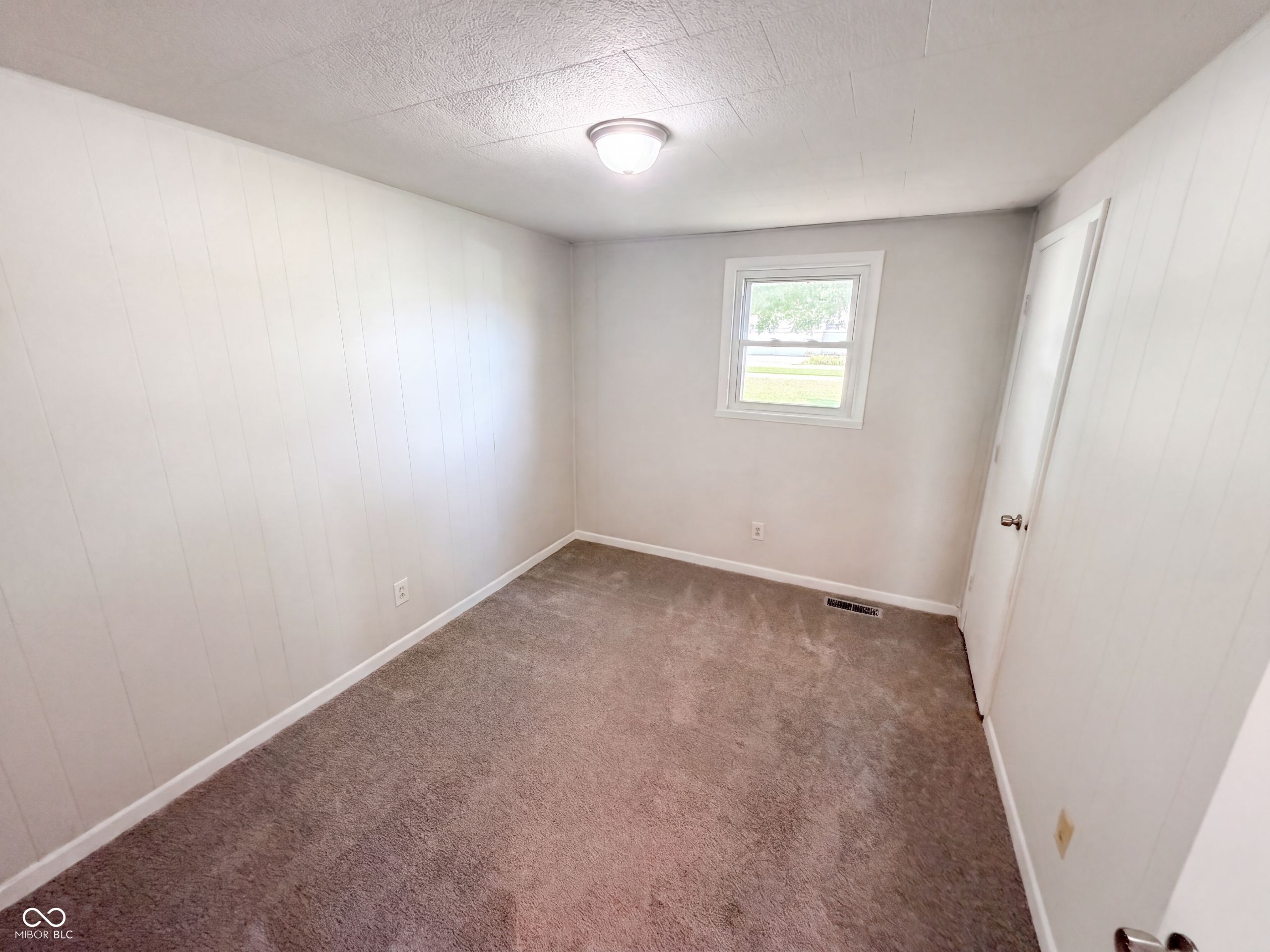 2584 E Phylbeck Avenue, Terre Haute, IN, 47805 photo 4 of 21