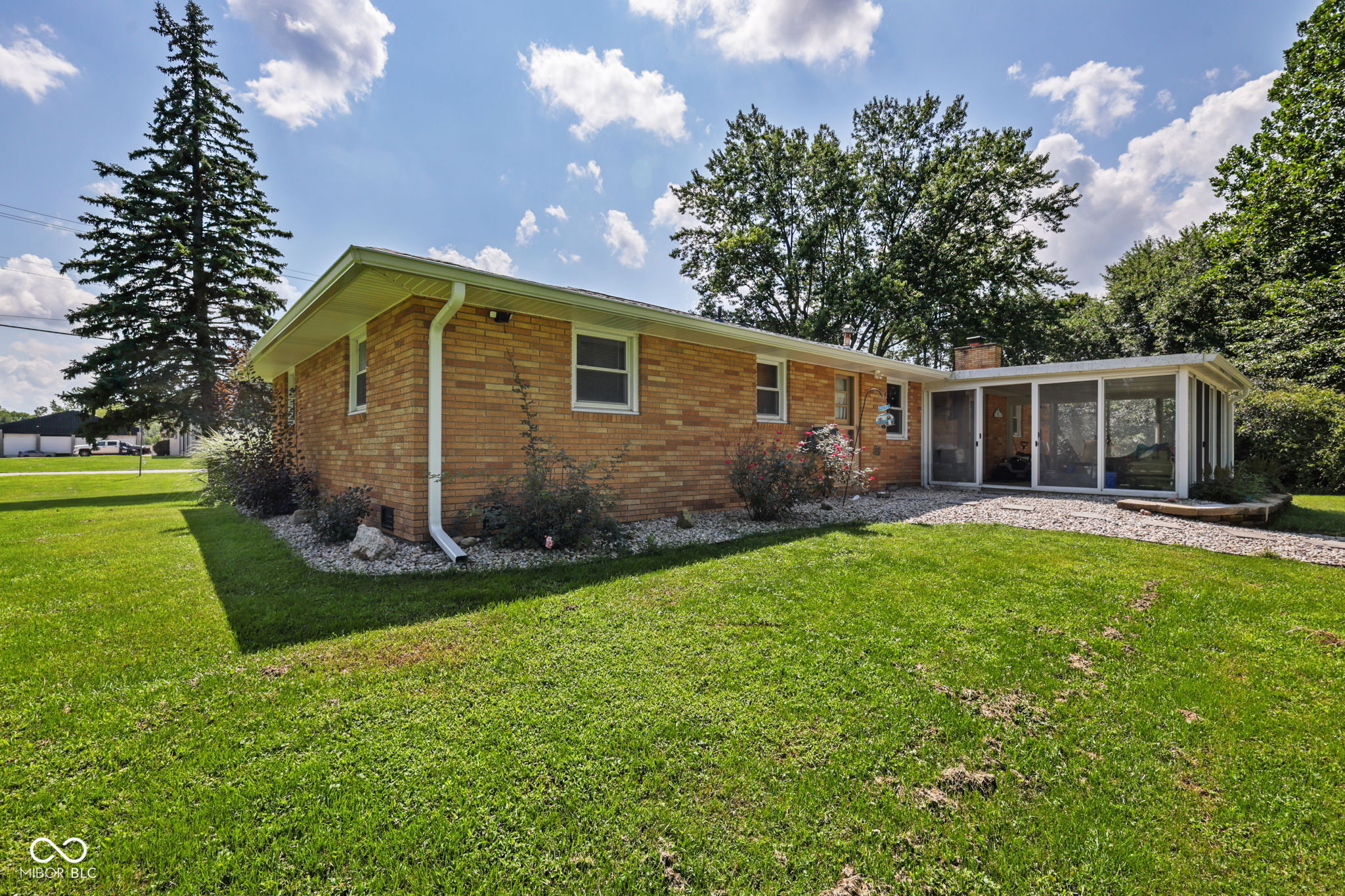 1128 E School Street, Anderson, IN, 46012 photo 4 of 41