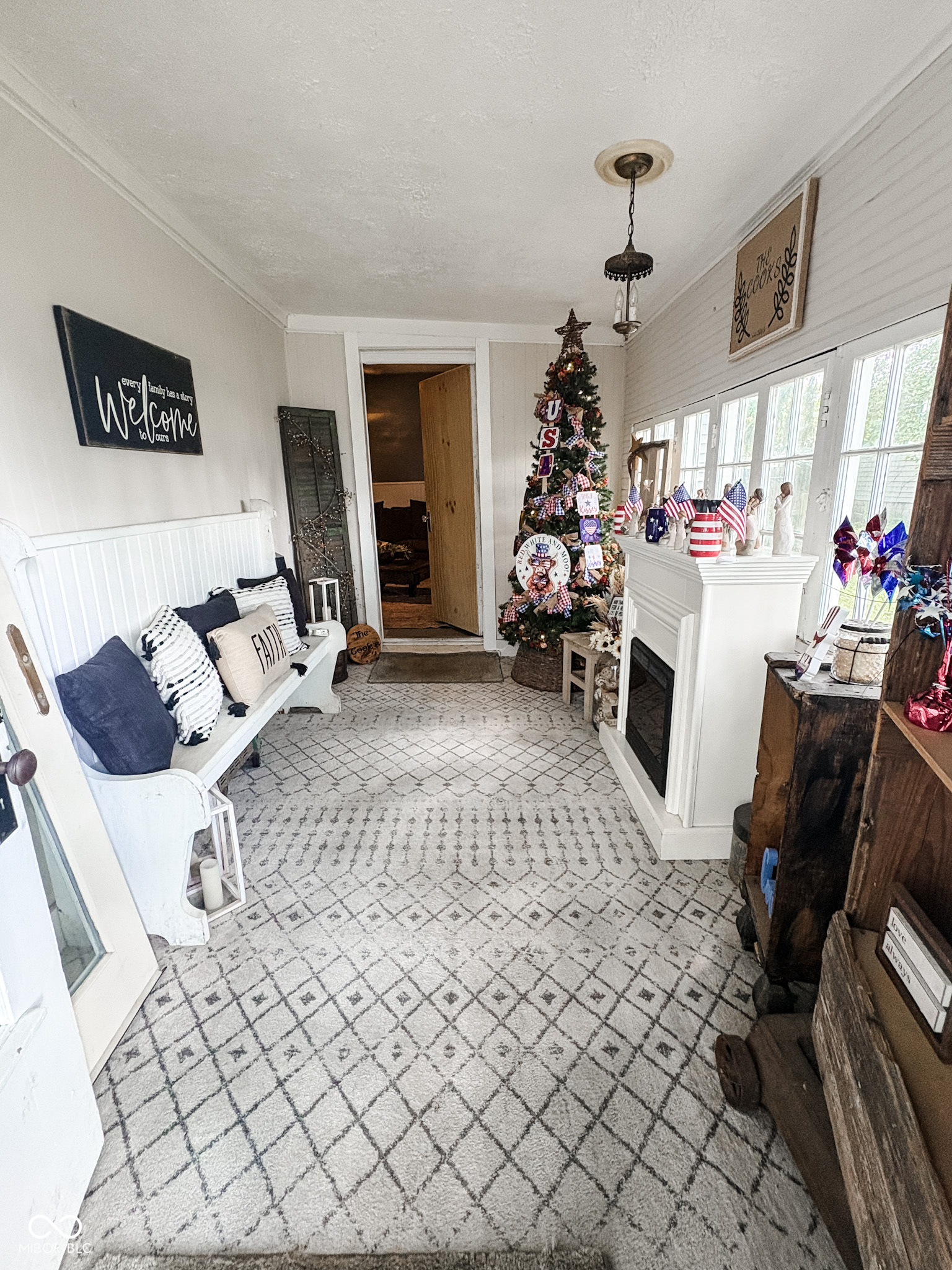 208 N White Street, Shirley, IN, 47384 photo 4 of 20