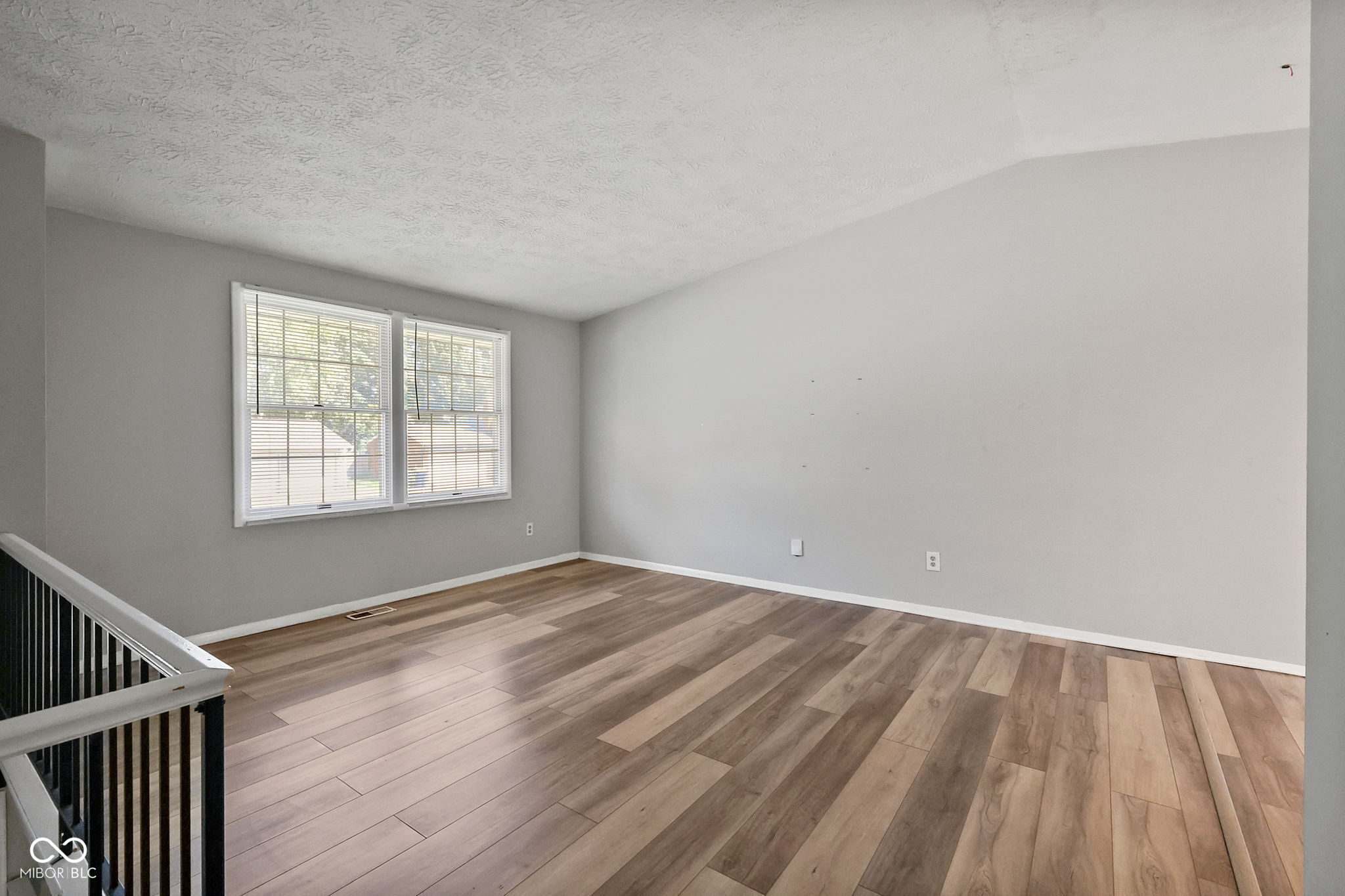 10401 Mercury Drive, Indianapolis, IN, 46229 photo 4 of 37