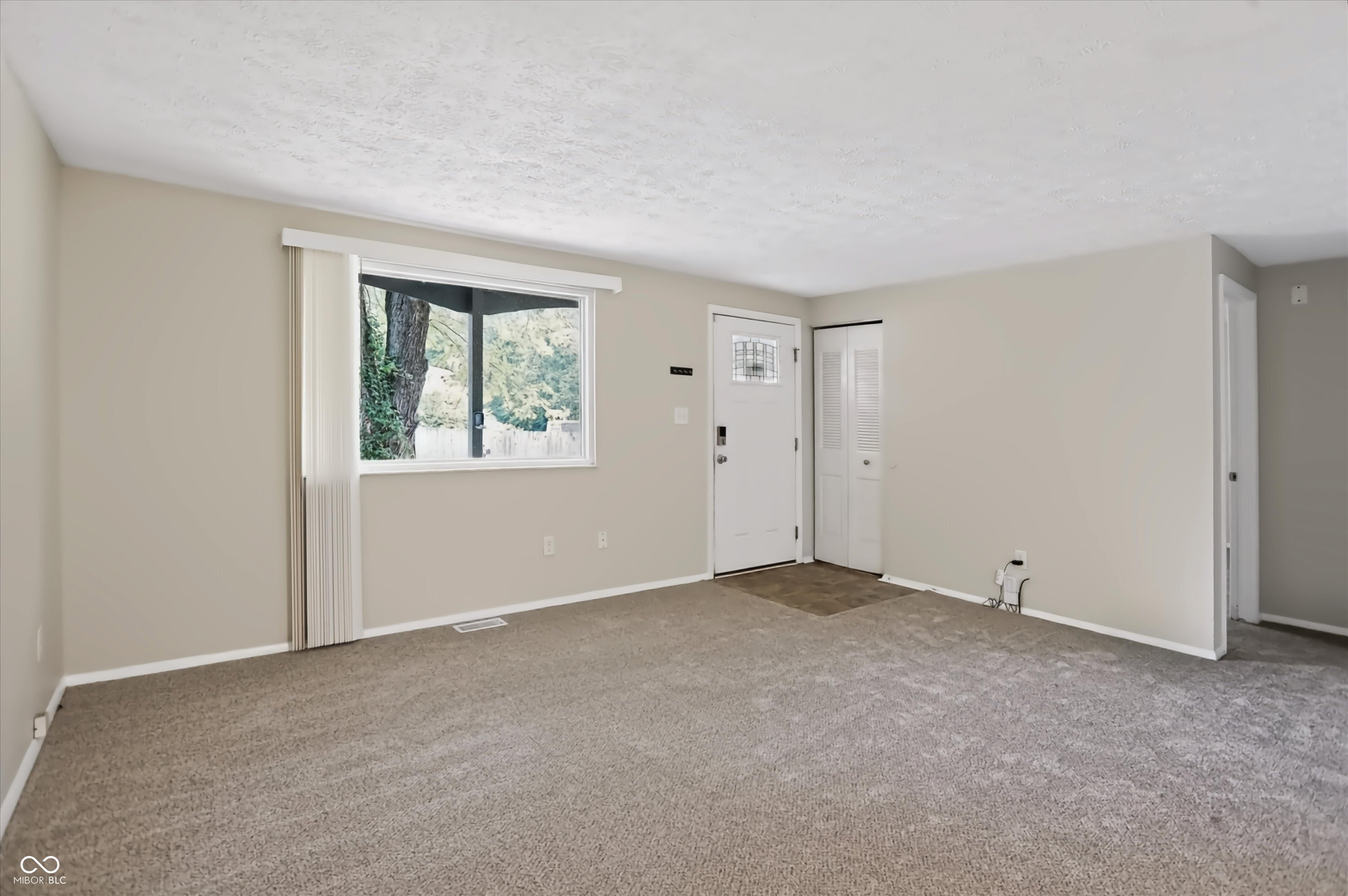 6864 Cordova Drive, Indianapolis, IN, 46221 photo 4 of 48