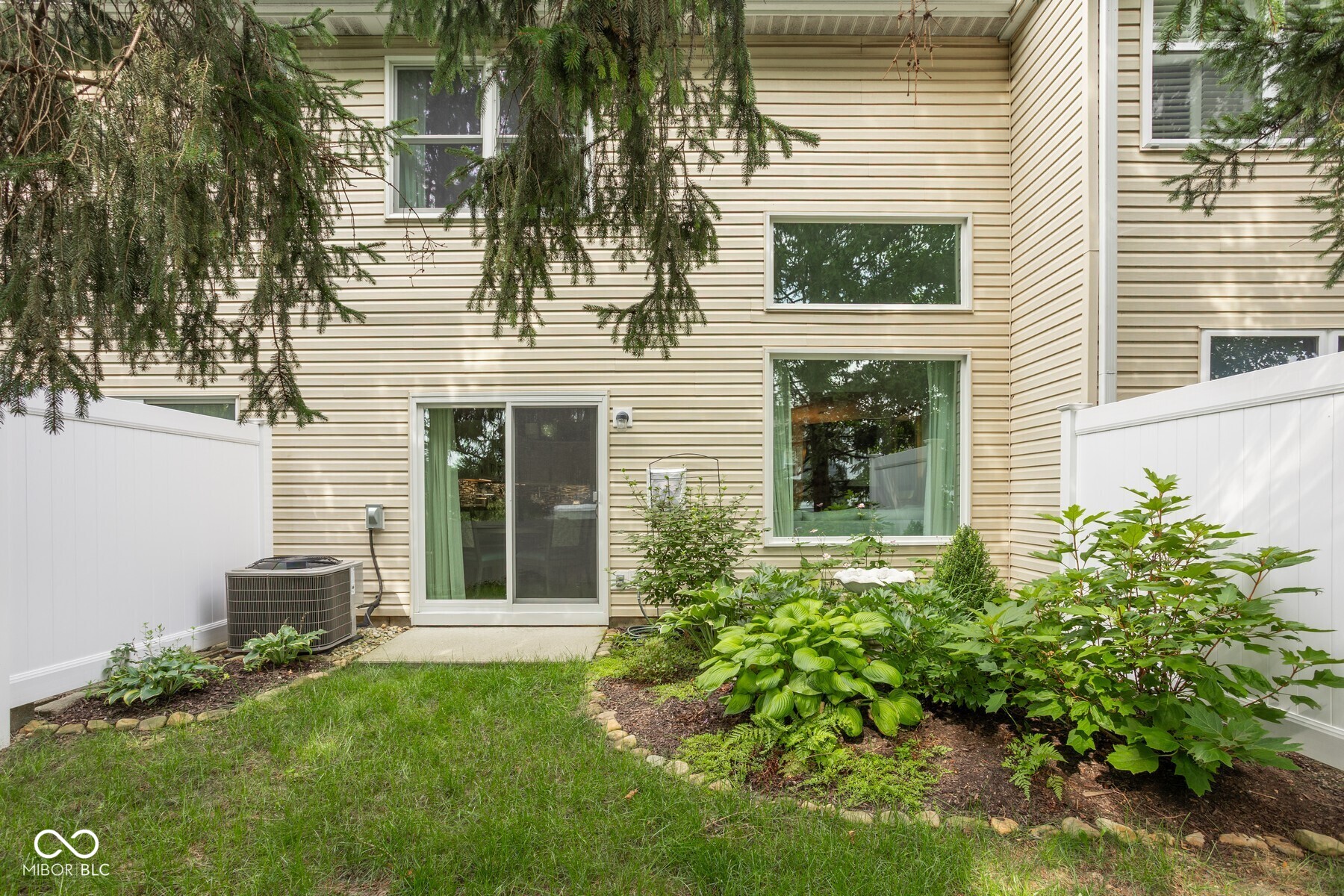9545 Longwell Drive, Indianapolis, IN, 46240 photo 4 of 21