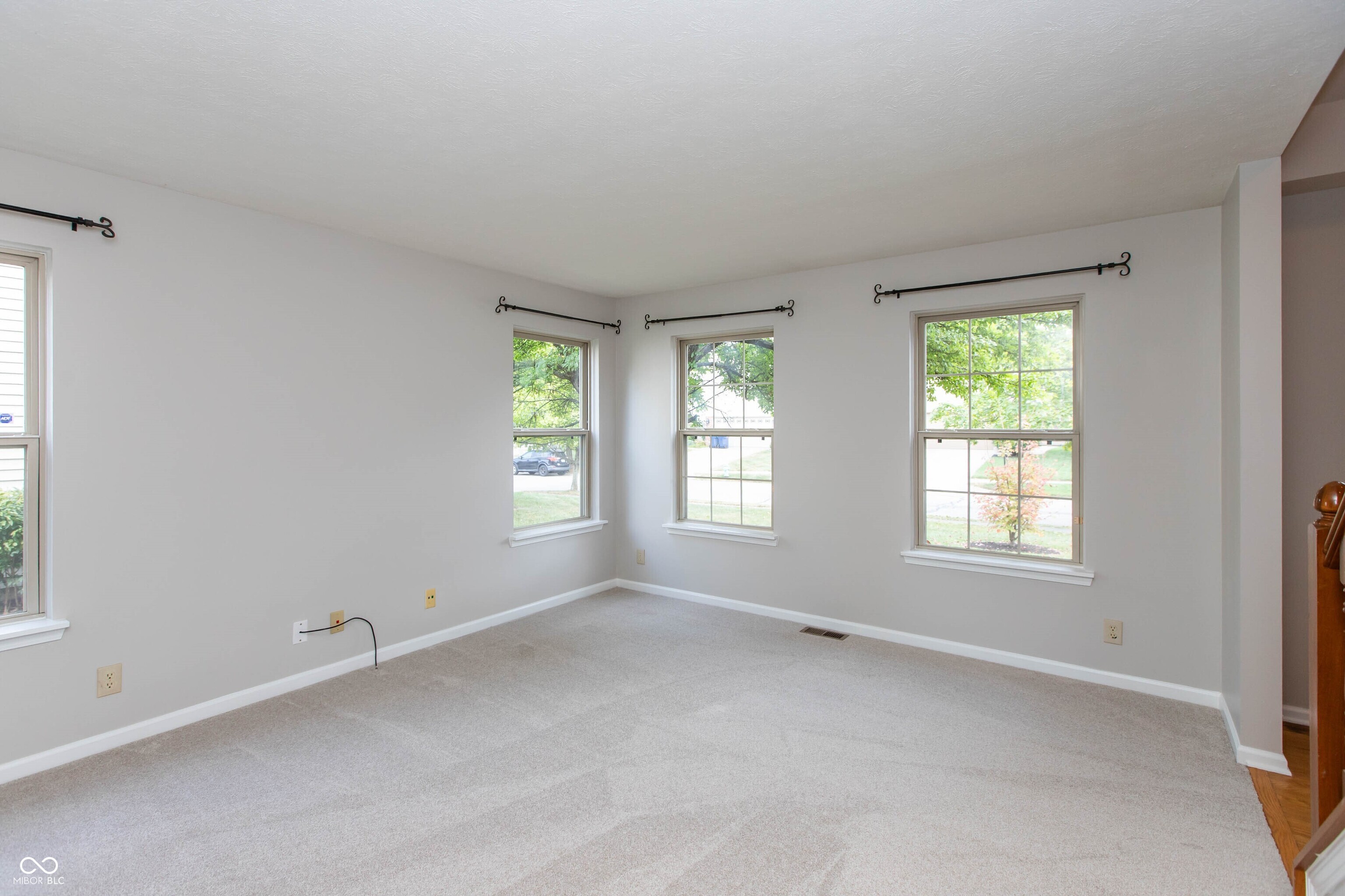 10517 Greenway Drive, Fishers, IN, 46037 photo 4 of 34