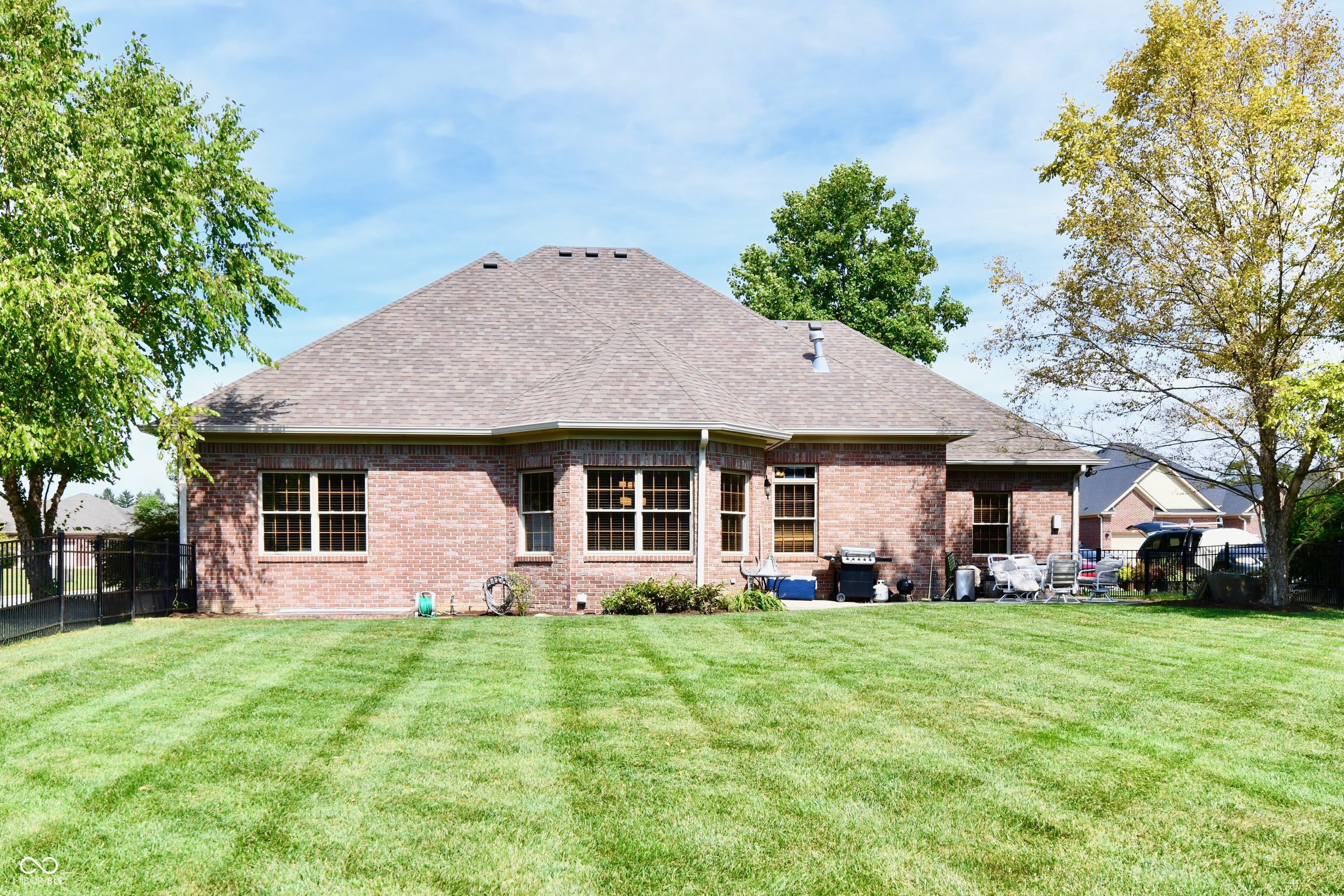 355 Connecticut Circle, Indianapolis, IN, 46217 photo 4 of 45