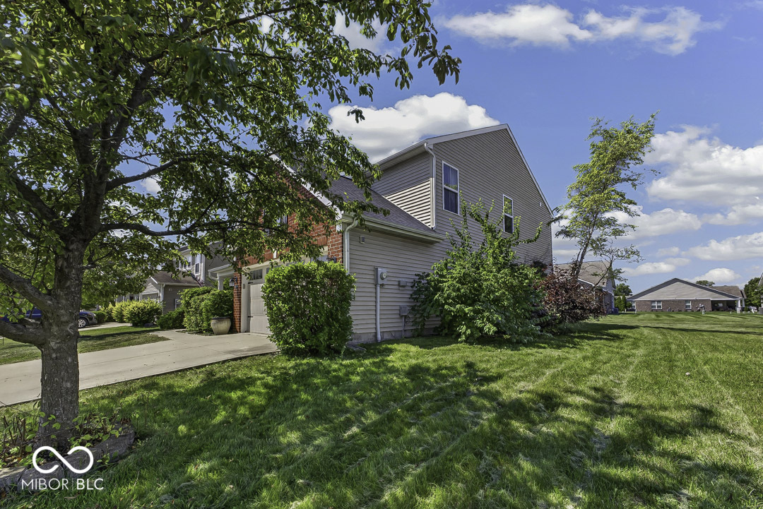 2570 Falcon Drive, Greenwood, IN, 46143 photo 4 of 60