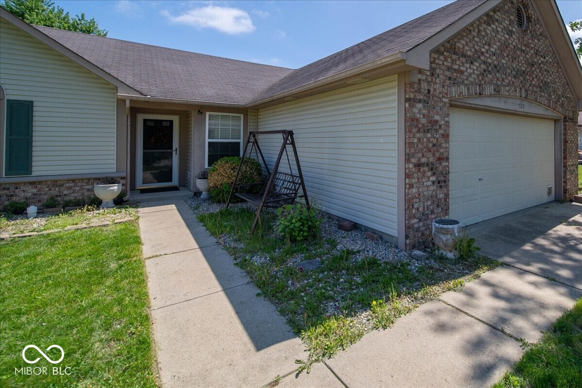 725 Lake Shore Road, Franklin, IN, 46131 photo 4 of 25