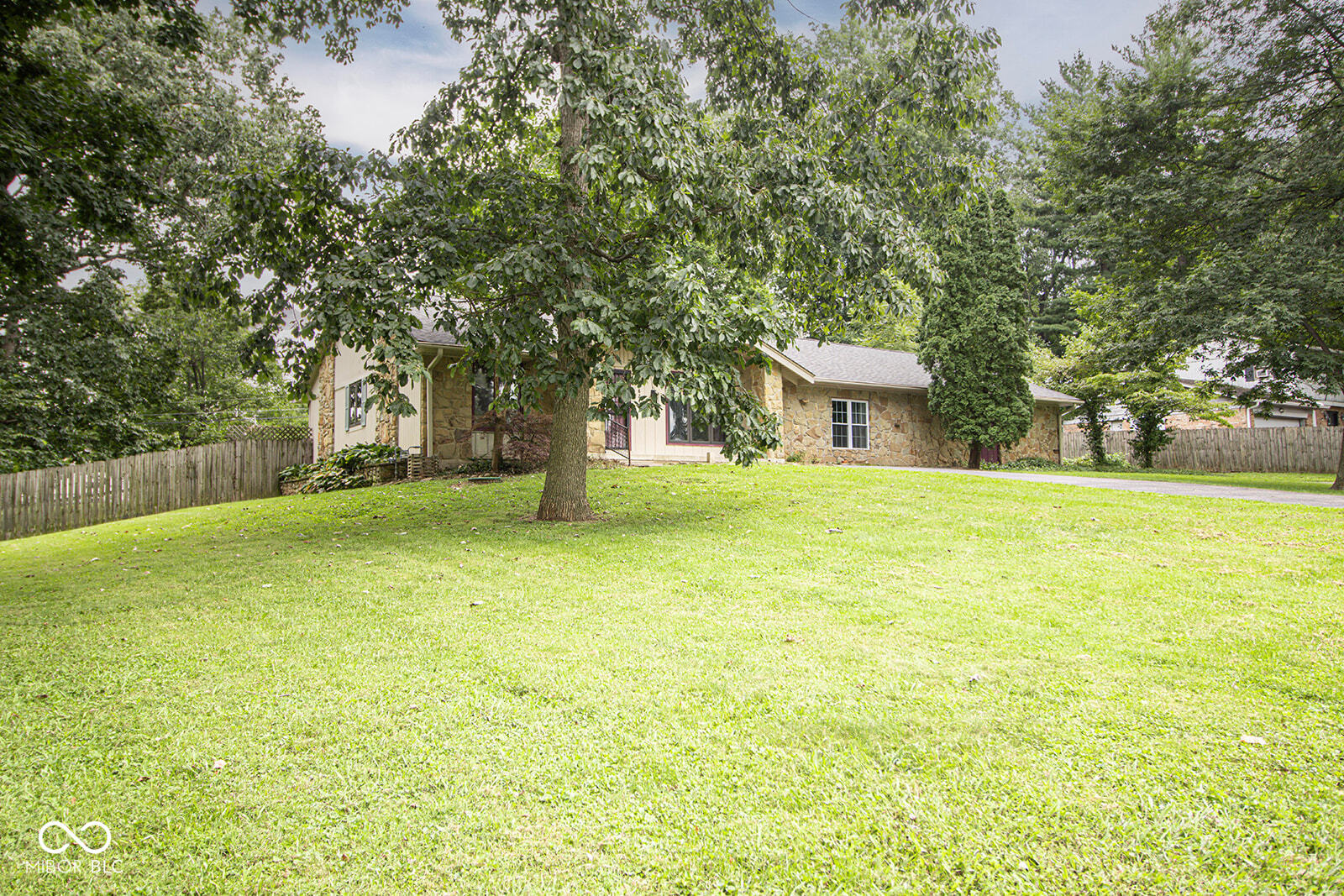 8245 Woodlawn Drive, Martinsville, IN, 46151 photo 4 of 50