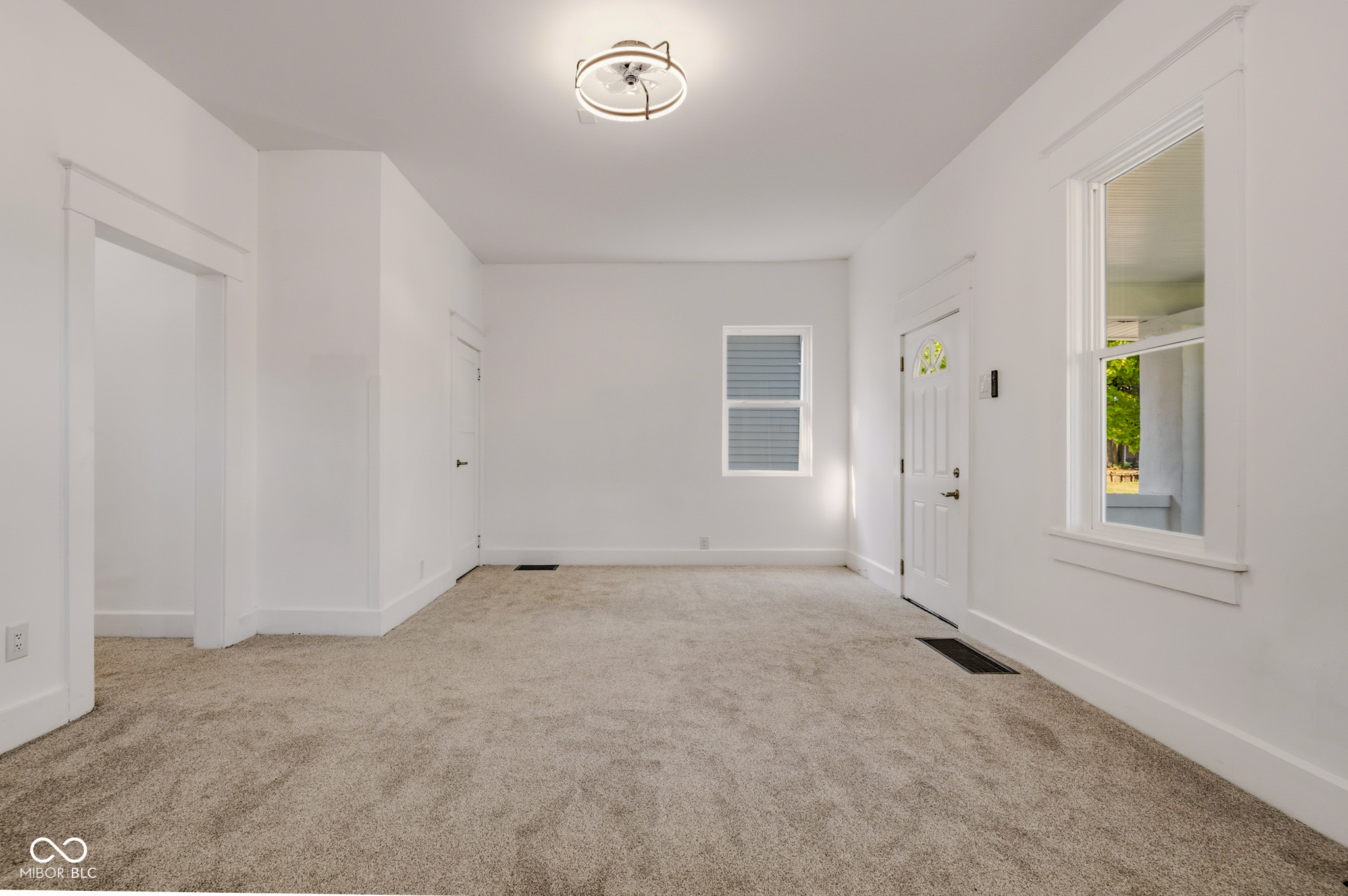 1121 Lafayette Avenue, Columbus, IN, 47201 photo 4 of 42