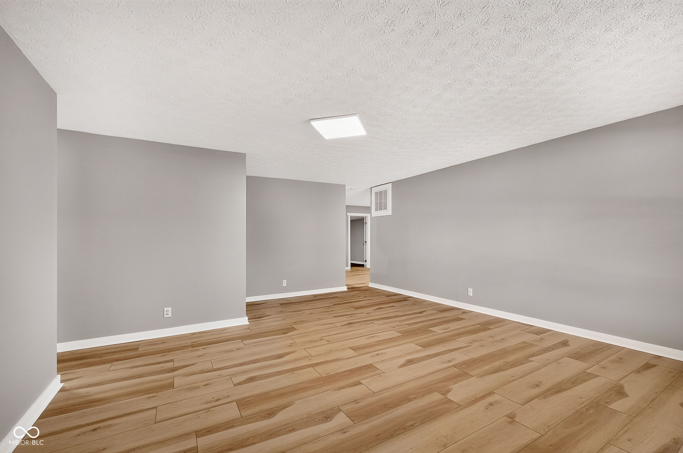 3763 N Brentwood Avenue, Indianapolis, IN, 46235 photo 4 of 25