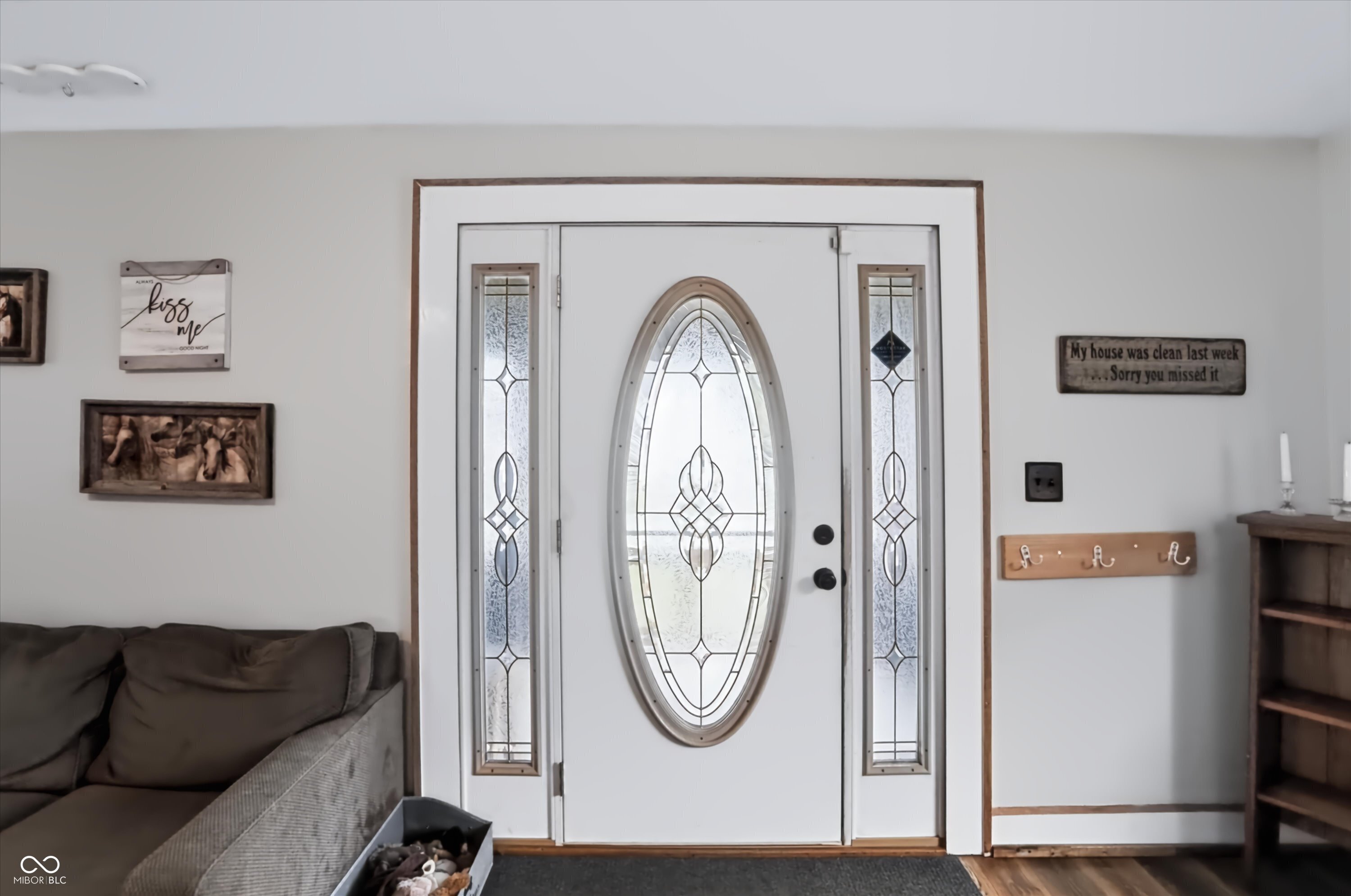 827 E Mills Avenue, Indianapolis, IN, 46227 photo 4 of 60