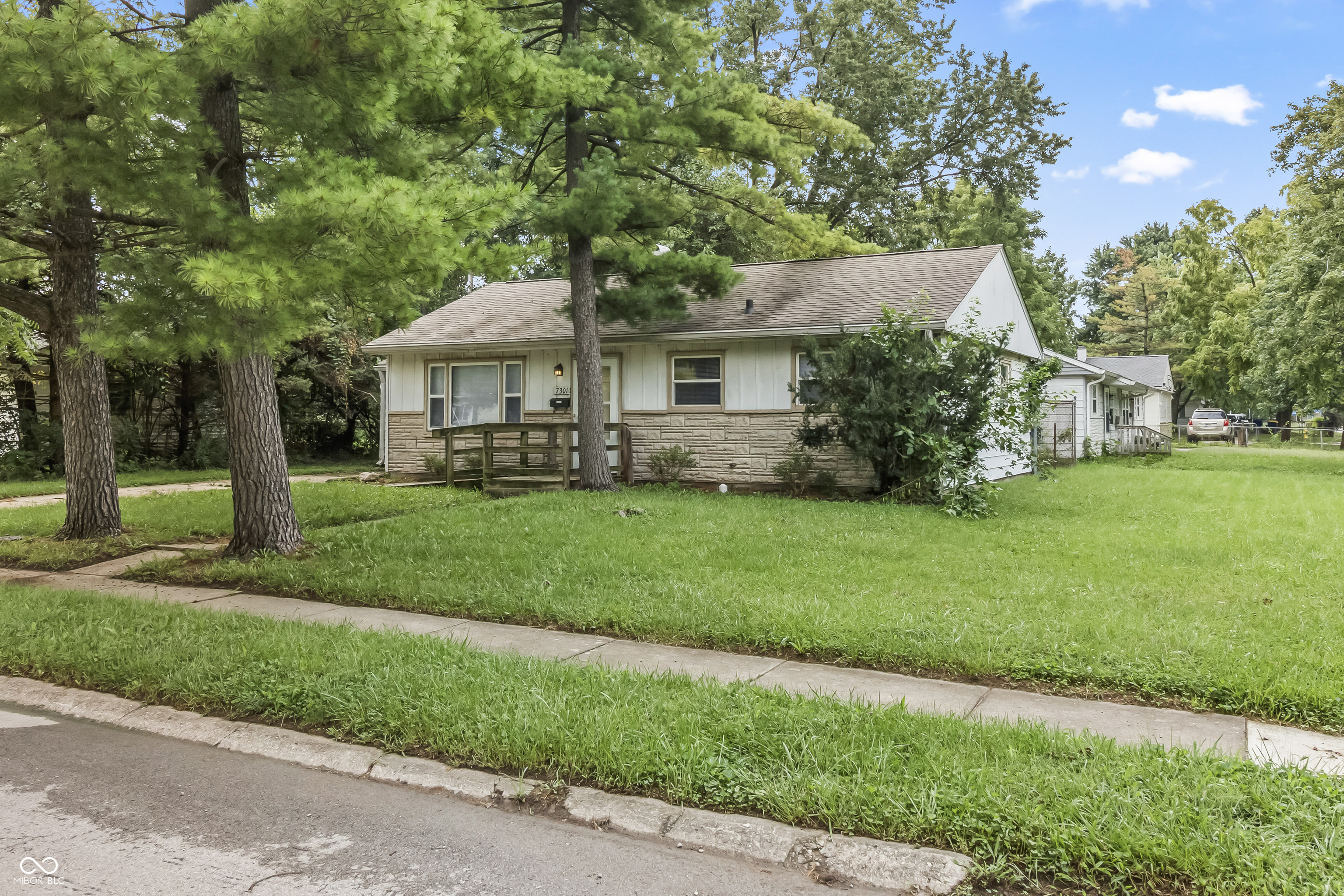 7301 Westchester Drive, Indianapolis, IN, 46226 photo 4 of 26