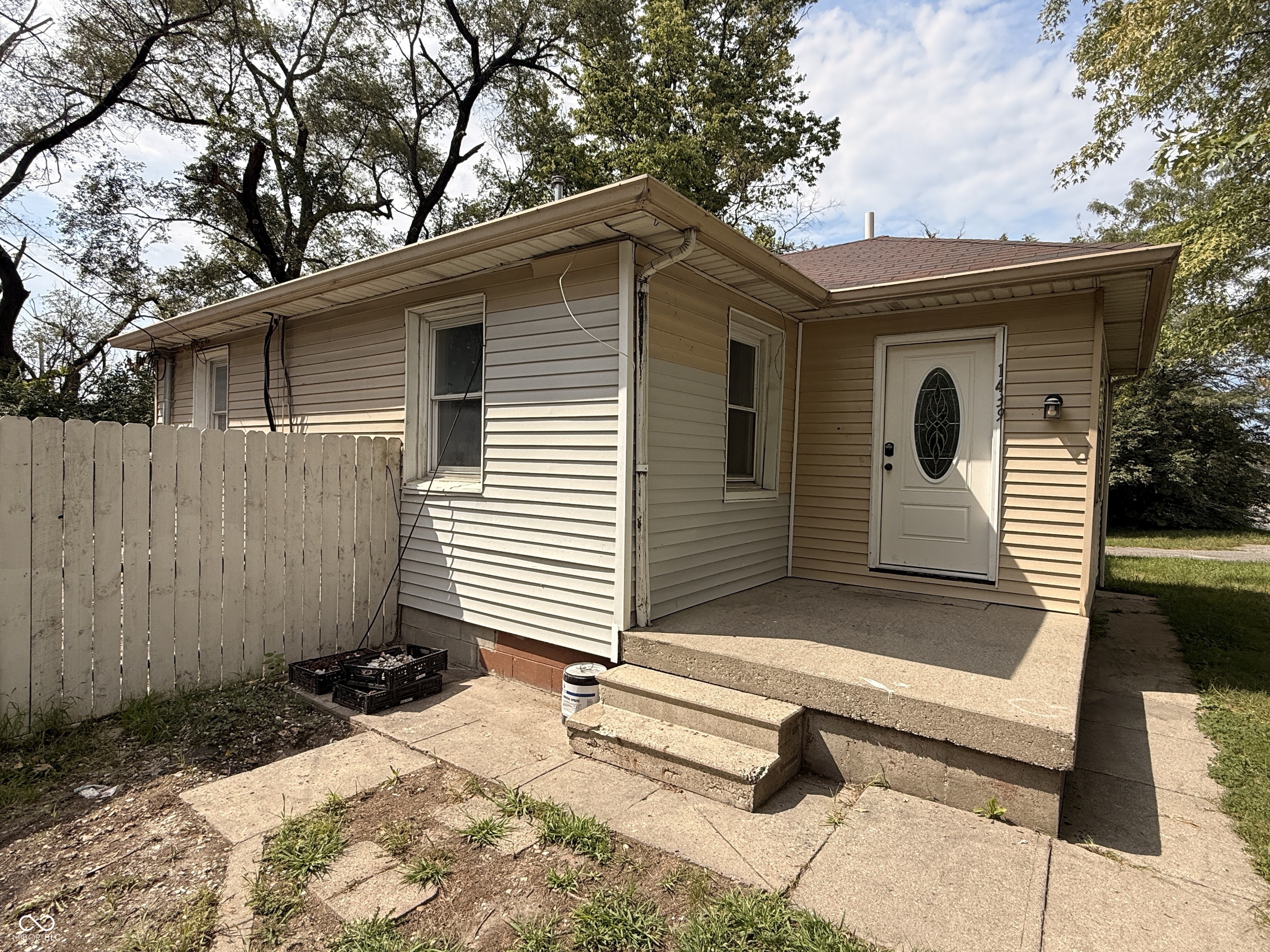 1439 W Hanna Avenue, Indianapolis, IN, 46217 photo 4 of 34