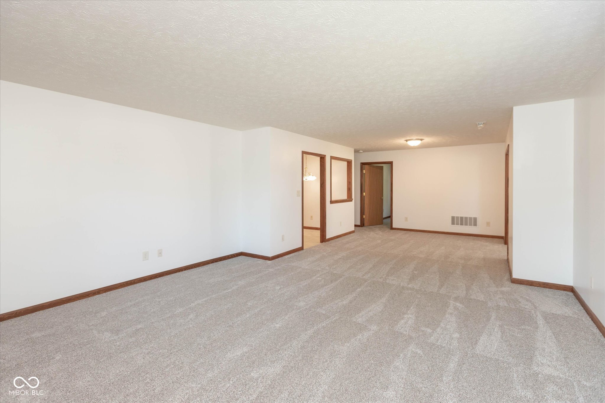 5612 Blairwood Drive, Indianapolis, IN, 46237 photo 4 of 26