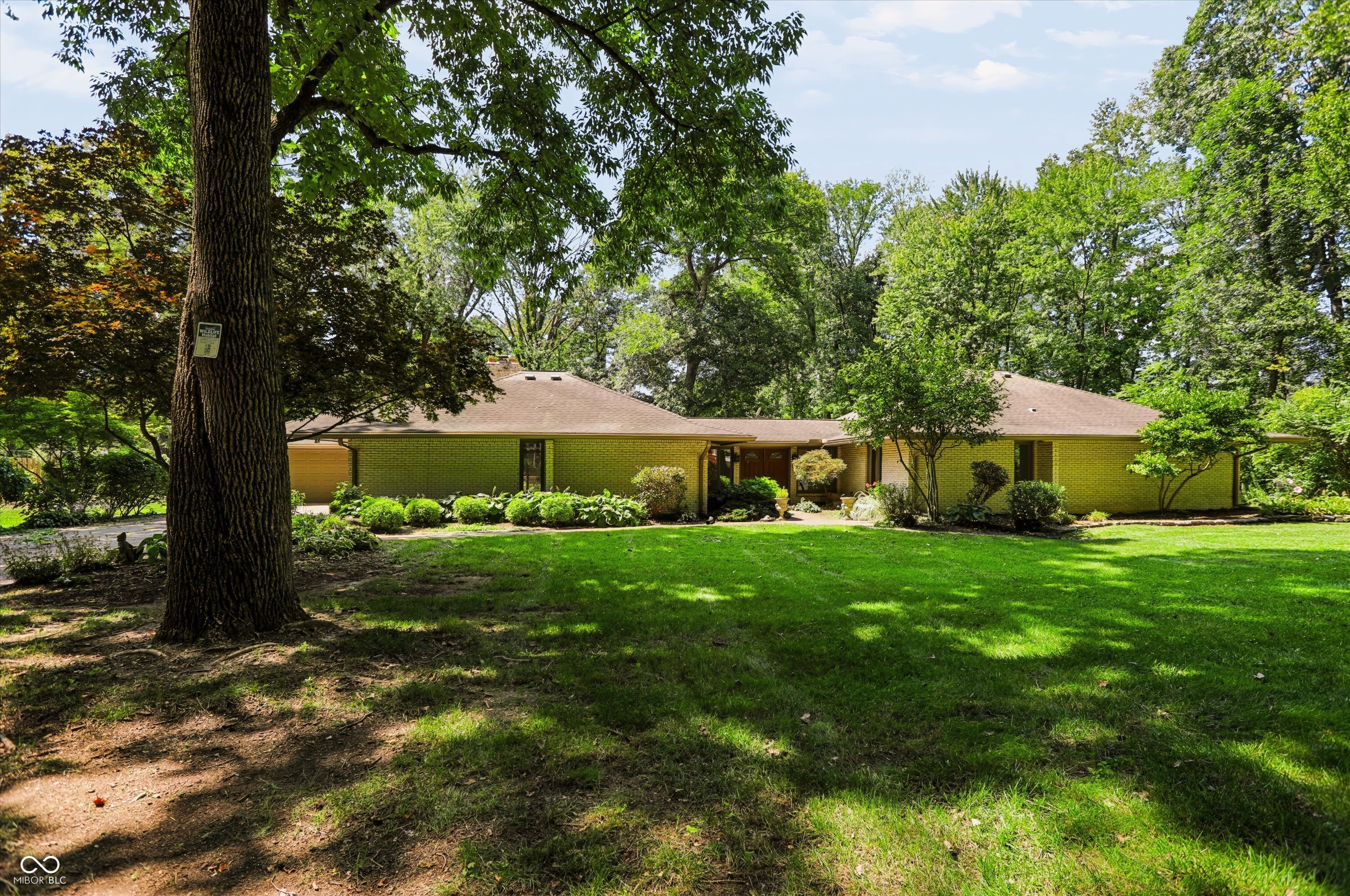 8392 N Illinois Street, Indianapolis, IN, 46260 photo 4 of 62
