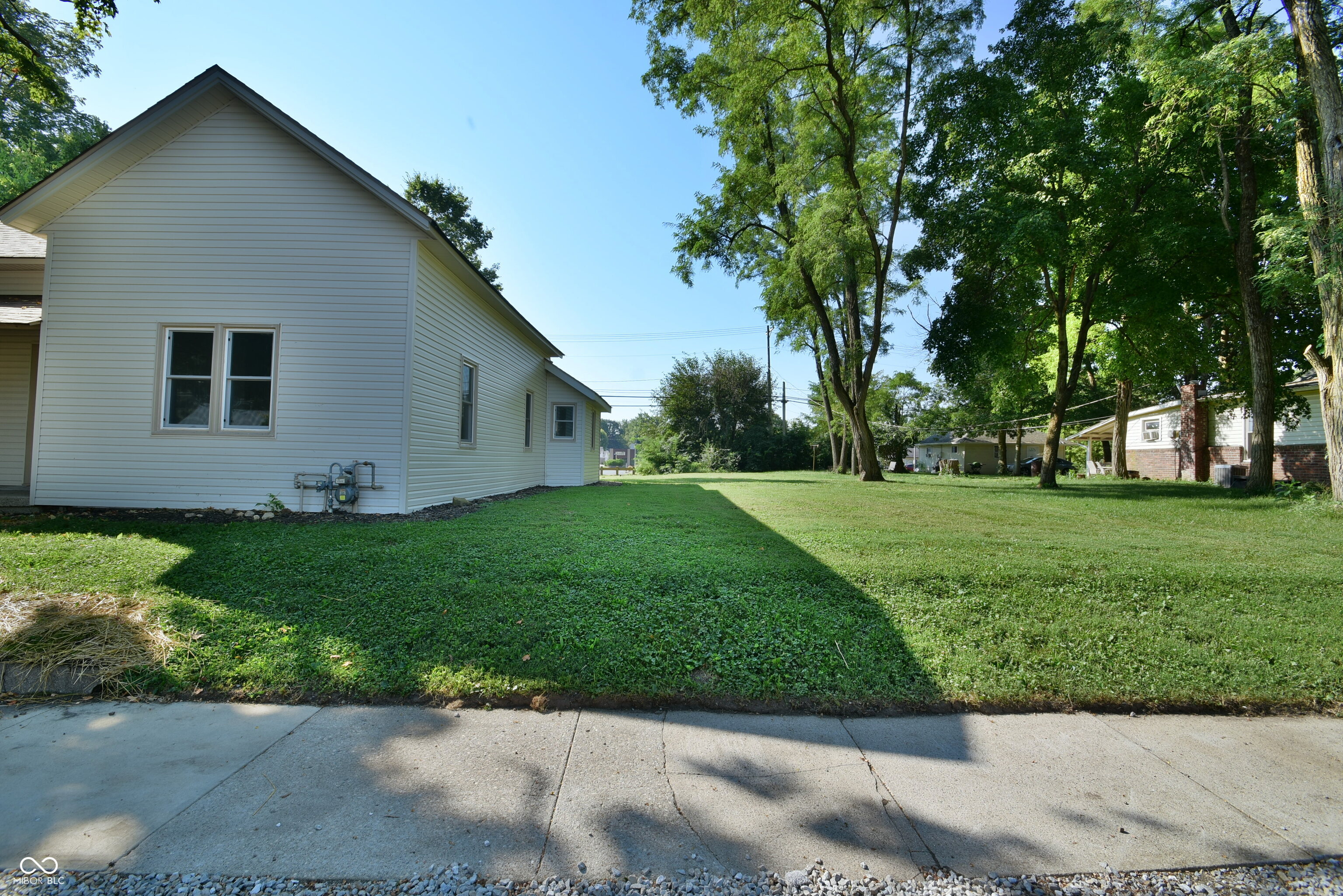 223 W Brown Street, Knightstown, IN, 46148 photo 4 of 11