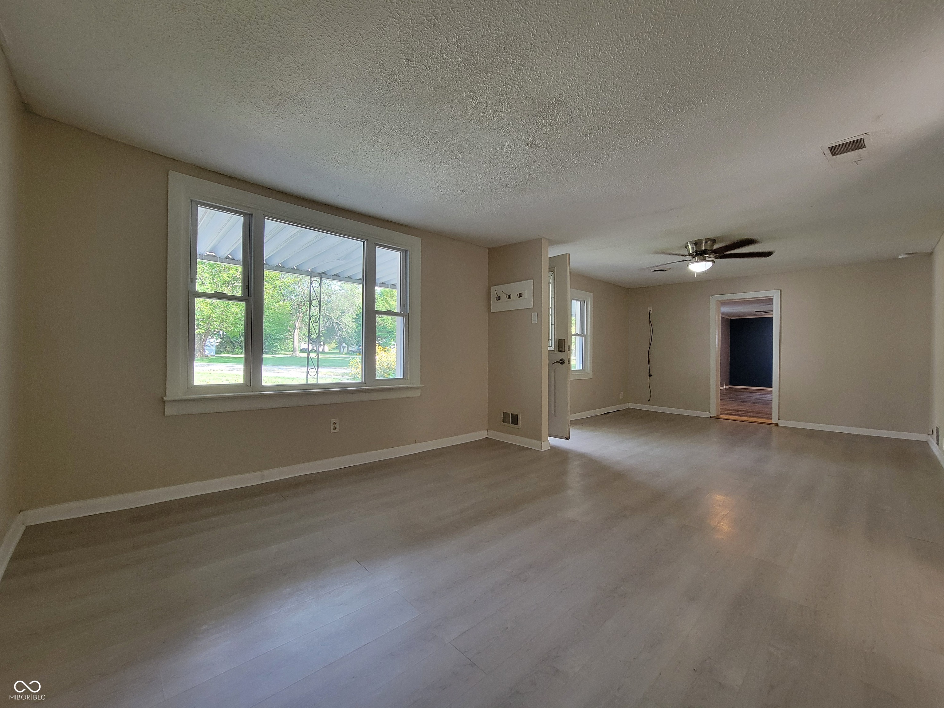 1330 N Bonar Avenue, Indianapolis, IN, 46229 photo 4 of 27