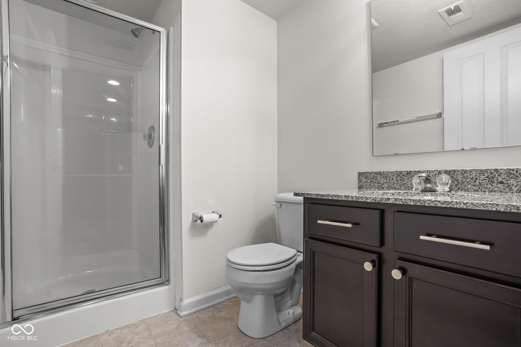 9556 Oakley Drive, Indianapolis, IN, 46260 photo 4 of 38