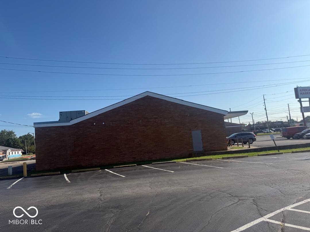 1043 N Girls School Road, Indianapolis, IN, 46214 photo 4 of 5