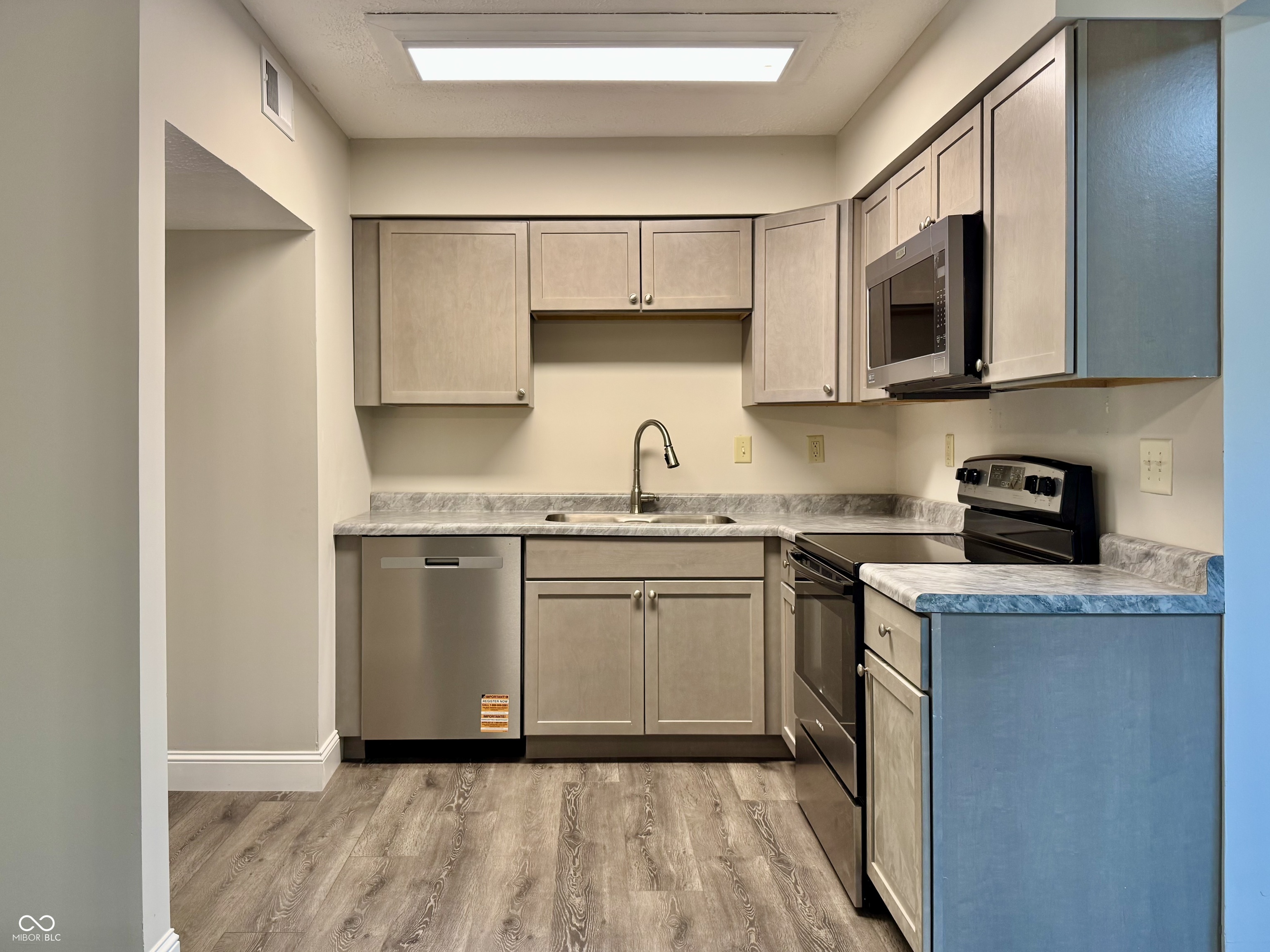 939 Sawmill Road, Whiteland, IN, 46184 photo 4 of 24