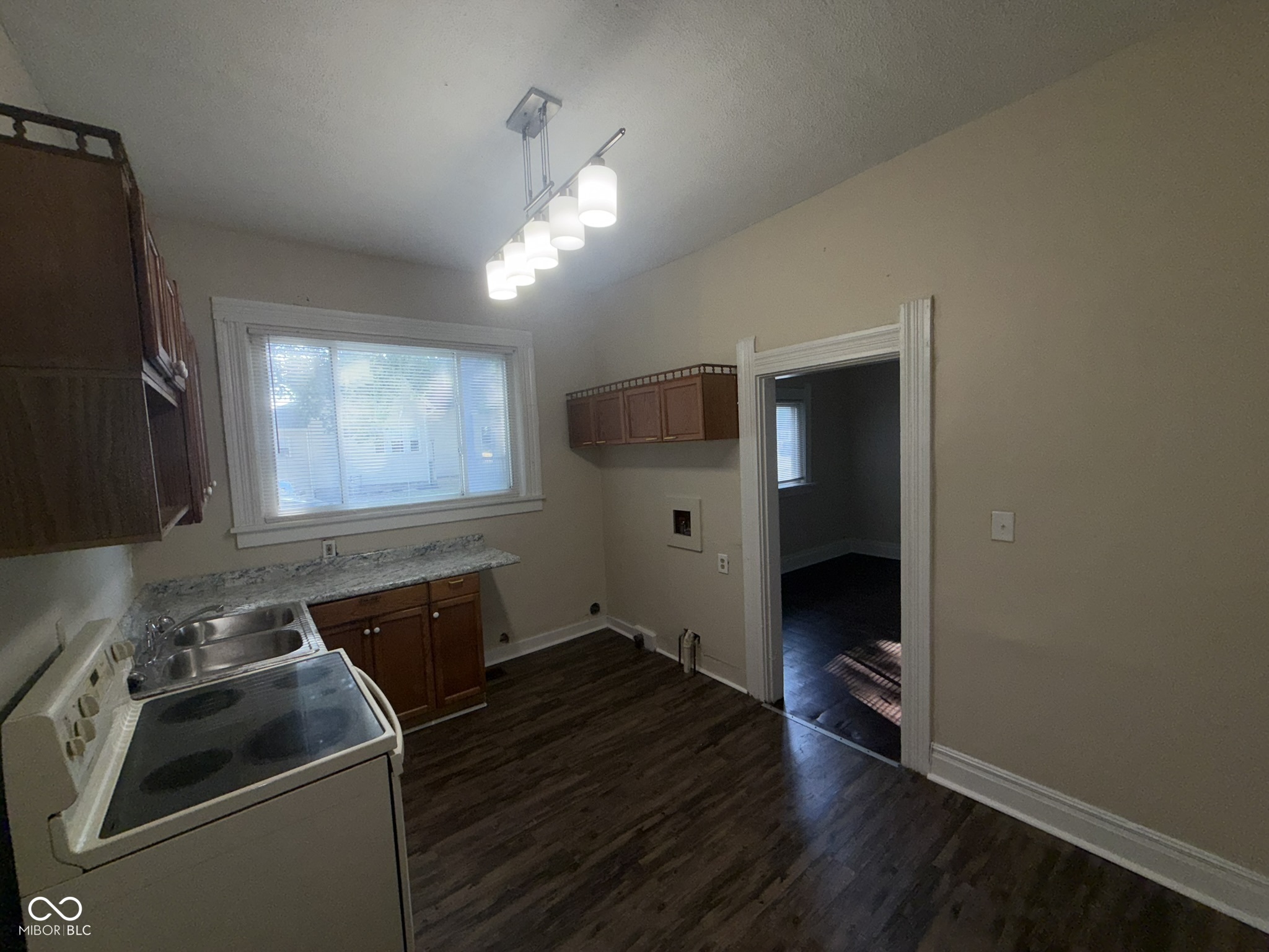 912 W Market Street, Crawfordsville, IN, 47933 photo 4 of 19