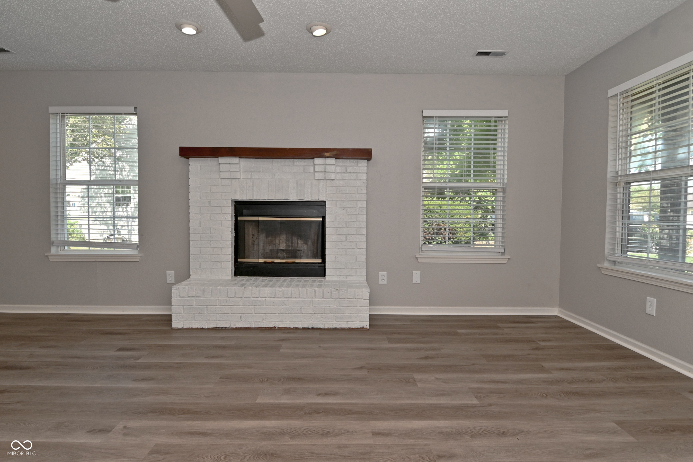 8446 Silverado Drive, Indianapolis, IN, 46237 photo 4 of 32