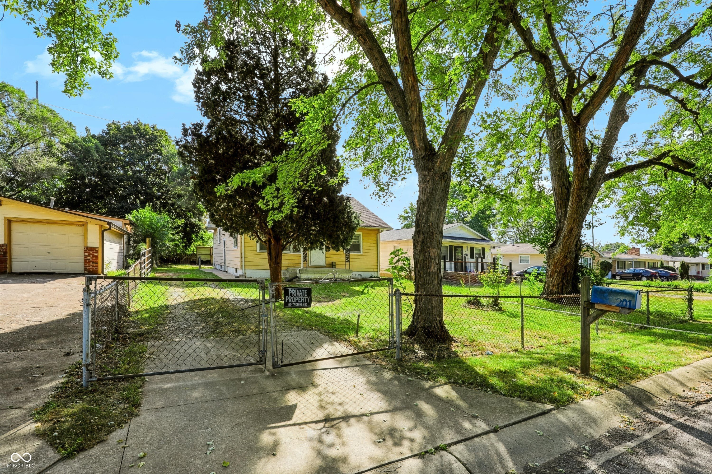 201 Hugo Street, Indianapolis, IN, 46229 photo 4 of 53